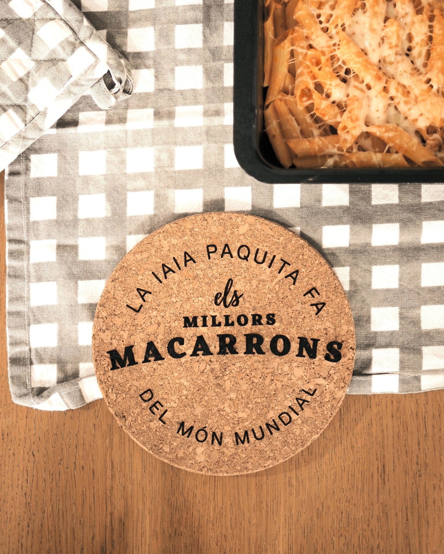 La Iaia Paquita fa els millors macarrons del món mundial! 🌏🍽 Quin és el plat estrella de la vostra àvia?
Personalitza els estalvis a la nostra web i fes un regal molt especial aquest Nadal 🥰🎄També teniu disponibles el model 'Galets' i el model 'Amor'.