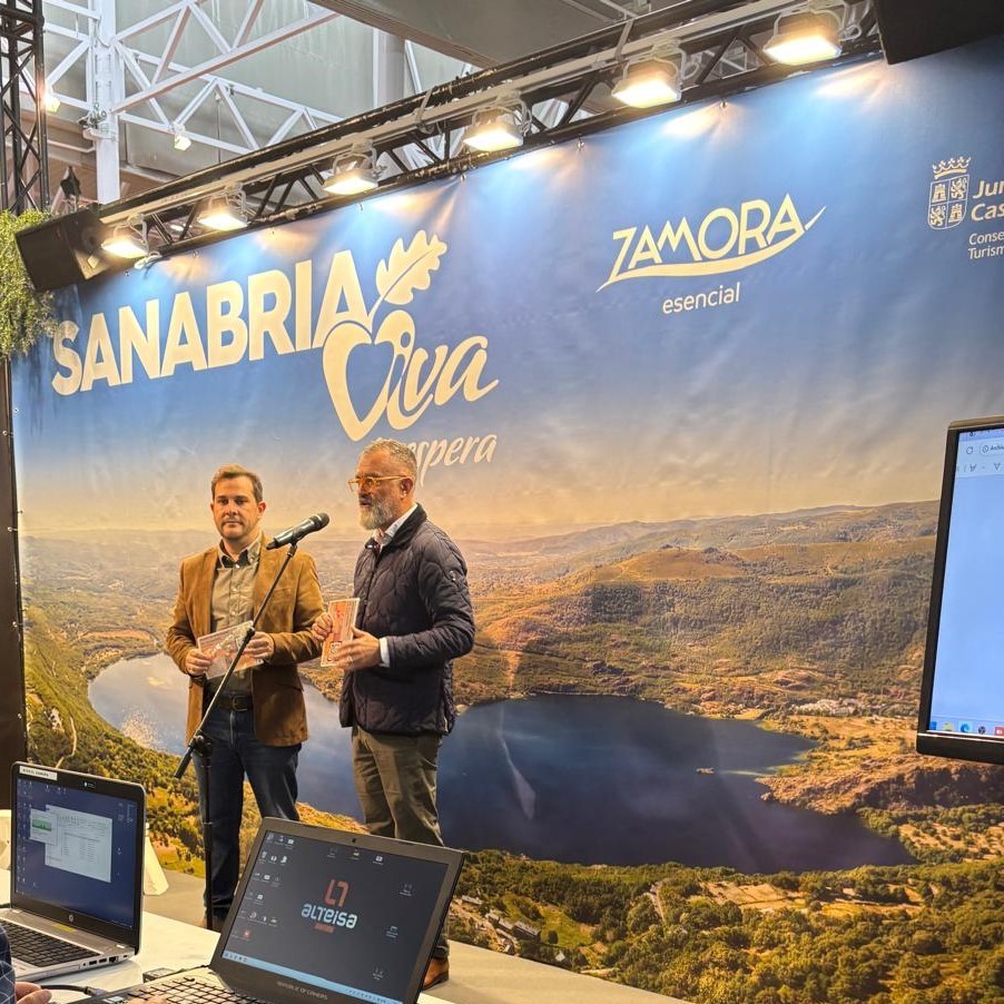 📣Hoy el gerente de ADERISA ha presentado en INTUR la nueva guía del Museo Sacro de Villadepera, continuando por la apuesta de este grupo de acción local de poner en valor el patrimonio, la historia y la cultura de la comarca de Sayago.
👉Desde aquí, queremos dar las gracias a la Diputación de Zamora, al Patronato de Turismo y a su Diputado Víctor López de la Parte, por darnos la oportunidad de presentar este recurso turístico de nuestra comarca, en la feria de Turismo de Interior que se celebra en Valladolid.
📖Esta guía, invita a descubrir esta pieza única de la comarca. Descúbrela a través de nuestra página web:
https://www.aderisa.es/guiasturismo.
📍 Museo Sacro de Villadepera