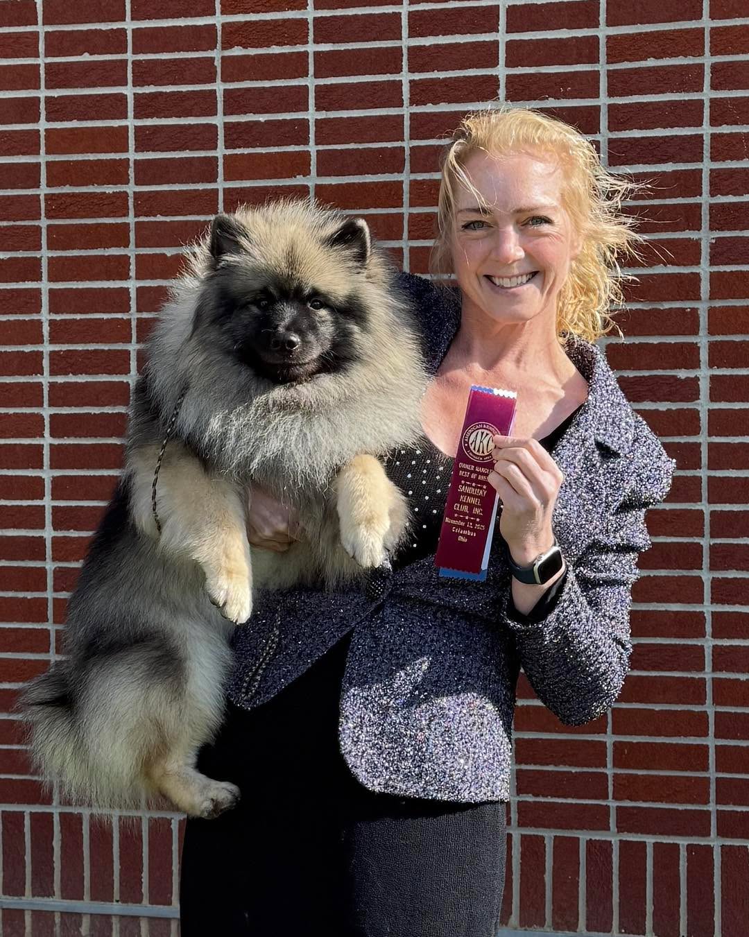 Amex “Peregrine’s Kiss My Assets” won BOW and OHBOB on the first day of the Columbus Show!
She is having the best time and so much fun!
Thanks to judge David Kirkland for the awards and kind words!