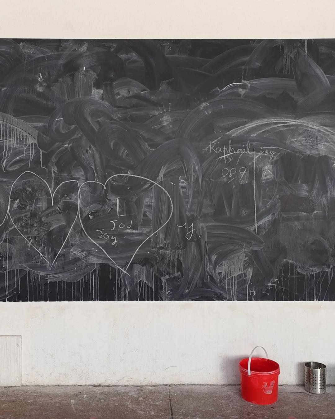 🏫 Rénovation publique – École Notre Dame
Le projet de rénovation de l’école Notre Dame a visé à améliorer le confort et la fonctionnalité des espaces grâce à :
👧🏼 Une cour refaite avec des surfaces sécurisées, repensée pour les usages scolaires et récréatifs
👶🏻 Un préau fonctionnel et esthétique
🚽 Des sanitaires modernisés, accessibles et colorés
💼 Des bureaux optimisés pour un environnement de travail ergonomique
Cette opération illustre notre engagement pour des espaces éducatifs durables, fonctionnels et adaptés aux besoins des utilisateurs.
Entreprises intervenantes :
• @venier_renovation – Gros œuvre
• @espacemetal30 – Structures métalliques du préau et des sanitaires
• BOULZE – Électricité
• Orcel David – Plomberie
• Gibelin David – Peinture
• RUBBO – Menuiseries intérieures
• @vidalalufrance – Menuiseries extérieures
• ANV – Plâtrerie / Plaquisterie
• ACEI – Étanchéité
#architecture #rénovationscolaire #espacespublics #education #alès #architectureurbaine