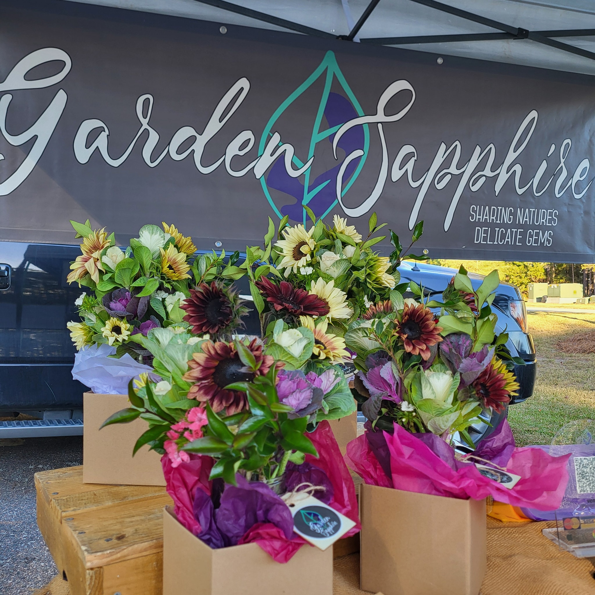 Garden Sapphire will be out at our pop-up stand for the last time this year!
We'll be at the Second Entrance to Sanctuary Cove at Copper Lane until dusk.
Make sure you swing by to grab one of our last bouquets filled with unique sunflowers and ornamental cabbage.
The next time you will see us is in February for Valentine's Day!
Thank you to everyone who has stopped to support our small business this year. We appreciate you and we look forward to bringing you more Flower Joy again next year.