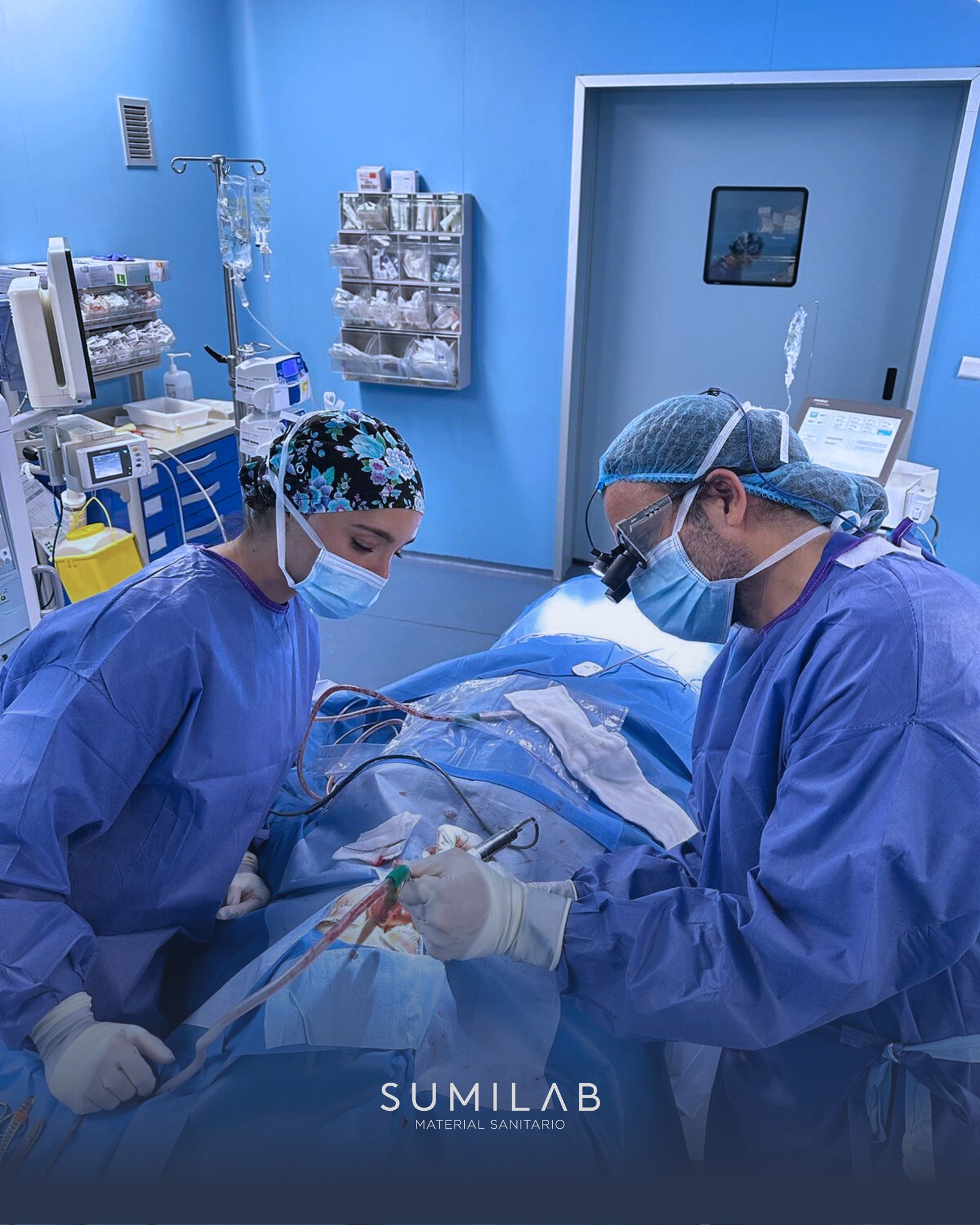 Ayer acompañamos al @dr.lucasfitomartorell y a @nataliaelipeg en una intervención donde la precisión del ultrasonido mejoró la respiración de la paciente y, además, armonizó su perfil.
La tecnología ultrasónica permite trabajar con más control y delicadeza, logrando resultados naturales y respetando al máximo los tejidos.