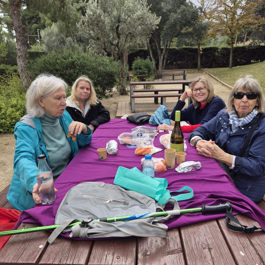 What a lovely walk!
A few of the IWCB members enjoyed a walk and picnic at the Horta Labrinth Park.
Much of the park is under repair, and a completely new labyrinth is being built.
When it’s completed, we will return on a sunny day for a repeat visit.
Join us next time!