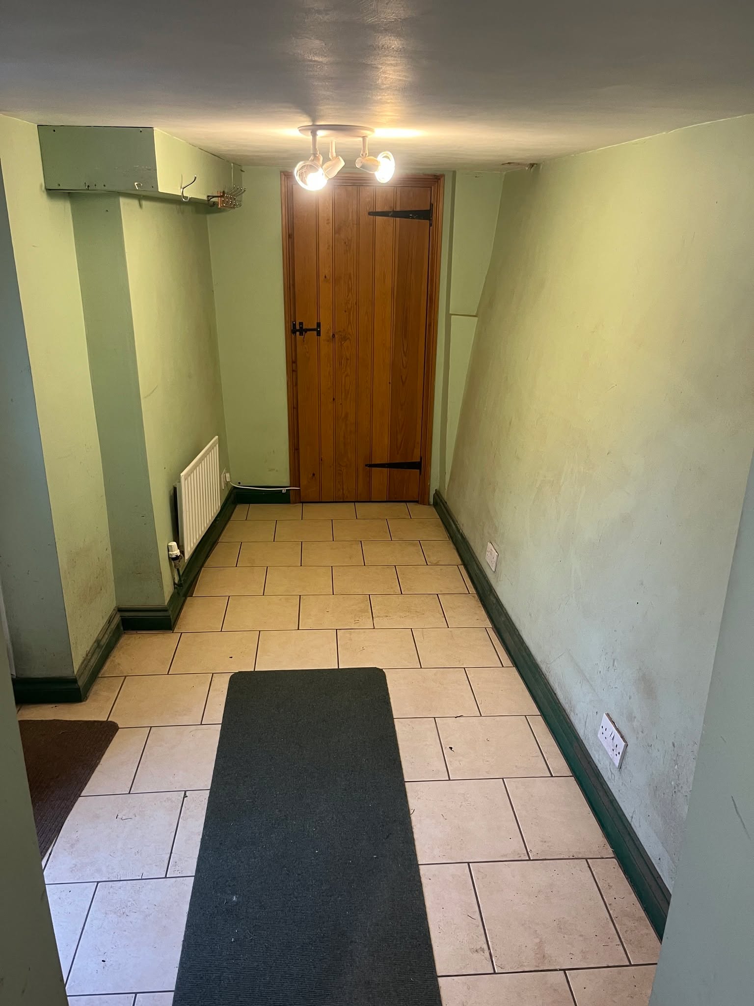 YES – WE DO PAINTING TOO! FRESH, BRIGHT & BEAUTIFULLY DONE 🎨
Another fantastic transformation completed by the Four Seasons Maintenance team!
This time, we tackled a tired, murky green wall and replaced it with a clean, neutral colour that instantly made the space look bigger, brighter, and more modern.
A simple colour change can completely elevate a room and this makeover proves it!
Our team handled the prep, painting, and finishing with expert care, leaving the customer thrilled with the results.
📸 Swipe to see the amazing before and after photos!
Thinking of refreshing your home interior?
👉 Four Seasons Maintenance has you covered!
📲 Get your FREE quote today:
📞 07952 963169
📧 info@fourseasonsmaintenance.co.uk
🌐 www.fourseasonsmaintenance.co.uk
#FourSeasonsMaintenance #PaintingServices #HomeRefresh #BeforeAndAfter #InteriorPainting #RoomMakeover #NeutralColours #BiggerAndBrighter #HomeImprovement #SupportLocal #DecoratingExperts