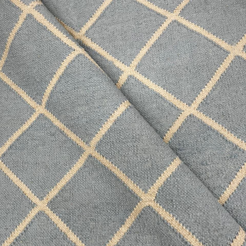 O Kelim Geo traz a essência do estilo artesanal em um desenho geométrico suave e atemporal. Feito à mão, com trama leve e toque natural, ele combina linhas delicadas sobre um fundo sereno que ilumina o ambiente sem pesar.
Perfeito para quem busca elegância minimalista, o Kelim Geo harmoniza salas, quartos e espaços sociais com uma estética clean, acolhedora e moderna.
Consulte mais sobre o modelo visitando nossas lojas.
📍Rua Henrique Schaumann, 498 - Pinheiros | SP
São Paulo: (11)93044-1854
Caxias do Sul: (54) 3027-1234
.
.
.
.
#kiantapetes #arqdecor #interiordesign #sofisticacao #personalidade #estilo #tapetesimportados #decoração #homedecor #homesweethome #designinterior #arqlovers #confort #casadecorada #DesignDeInteriores