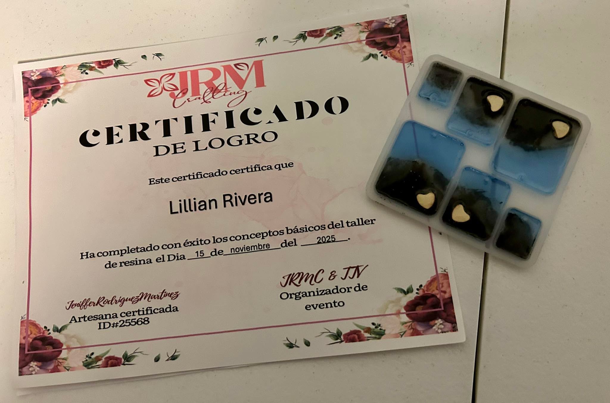 Que mucho me goce esta mañana con JRM Crafting by Jeniffer mil gracias por todos los tips y hasta merienda. 💯 recomendada si quieres aprender un nuevo hobby o emprender algo nuevo este es el lugar!!! Hay talleres de diferentes cosas. Visiten su página y no se pierdan un taller. Son súper y me goce mucho. Música cristiana de fondo. Oración para comenzar. Fenomenal. Y conocí personas muy buenas 🤗 Gracias Jeniffer me volverás a ver!