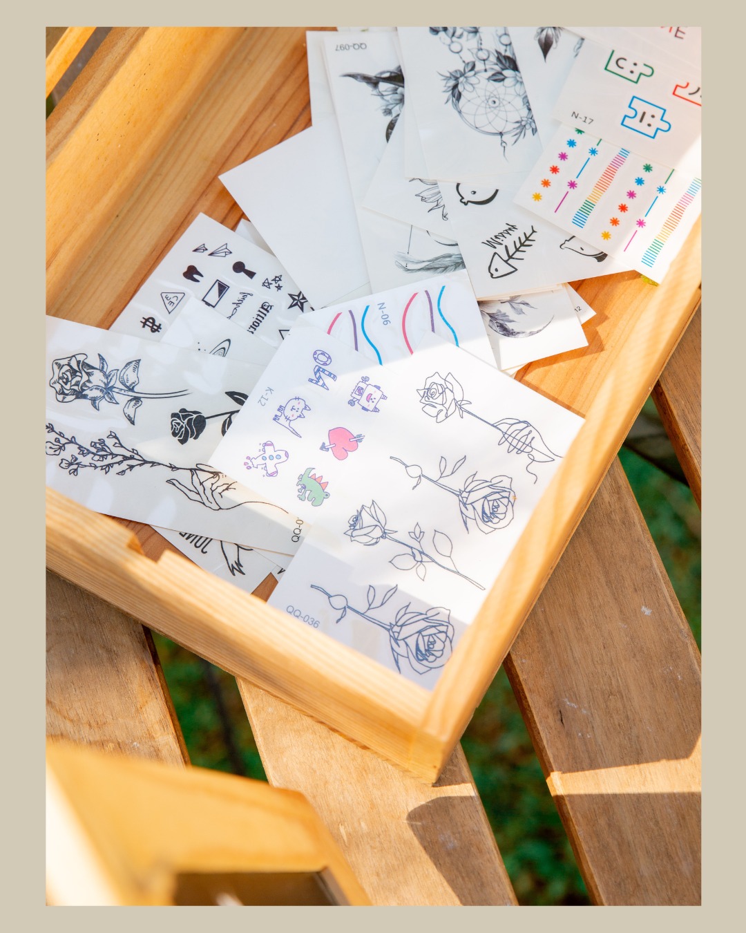 🌼 BAR A TATOUAGES 🌸
Une animation originale pour votre événement !
Tatouages à thème ou tatouages personnalisés.
A vous de choisir 😉
📸 @camille.leduc_photography