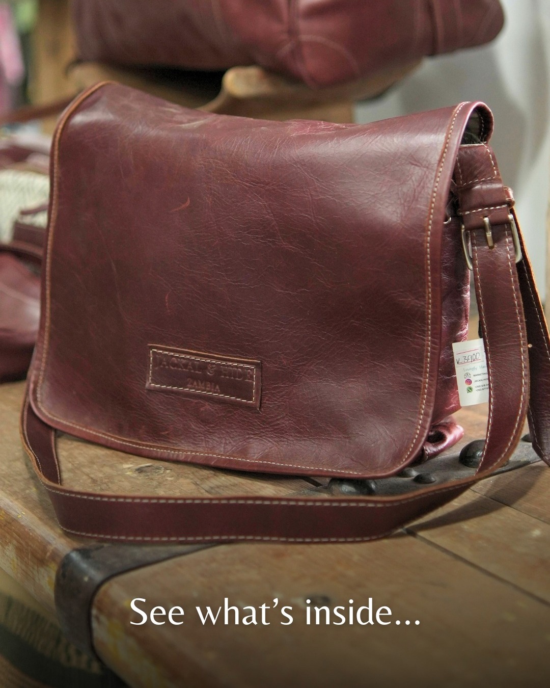 Looking for a gift this Christmas? You can’t go wrong with our leather computer bag.
Ideal for carrying your everyday items including alongside your laptop. With front, back and inner pockets, this bag is designed to carry it all.