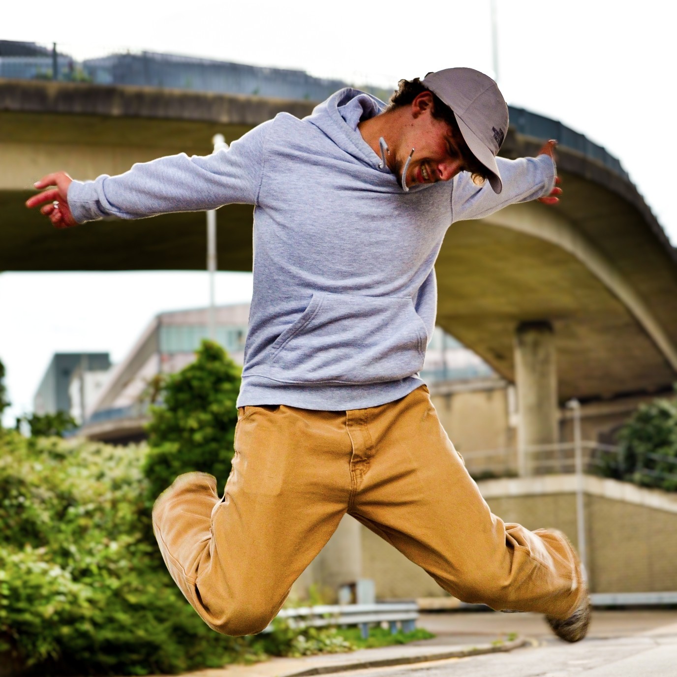 Band Member - Seb - Singer / Bassist
With fingers like cocktail sausages, Seb was enlisted as bassist for Pool Club in August 2022. Naturally, being a skilled guitarist, he was assigned to Bass - to keep his ego in check. Since then he has been laying down the low end for the band with passion and energy at every opportunity. Mad for music since he first picked up a guitar at age 9, Seb has found influences in genres from R&B to EDM.
He is currently a student at Durham University, but keeps his hand in the band at all times, always ready for a drink and a jam.
Stream Our Latest Release To Be Lonely Here ⬇
https://open.spotify.com/artist/4t2jLSRiGP9YOFCBx9yXpm?si=1PCweGUURMOKeec1s9tcCw
🎱♣