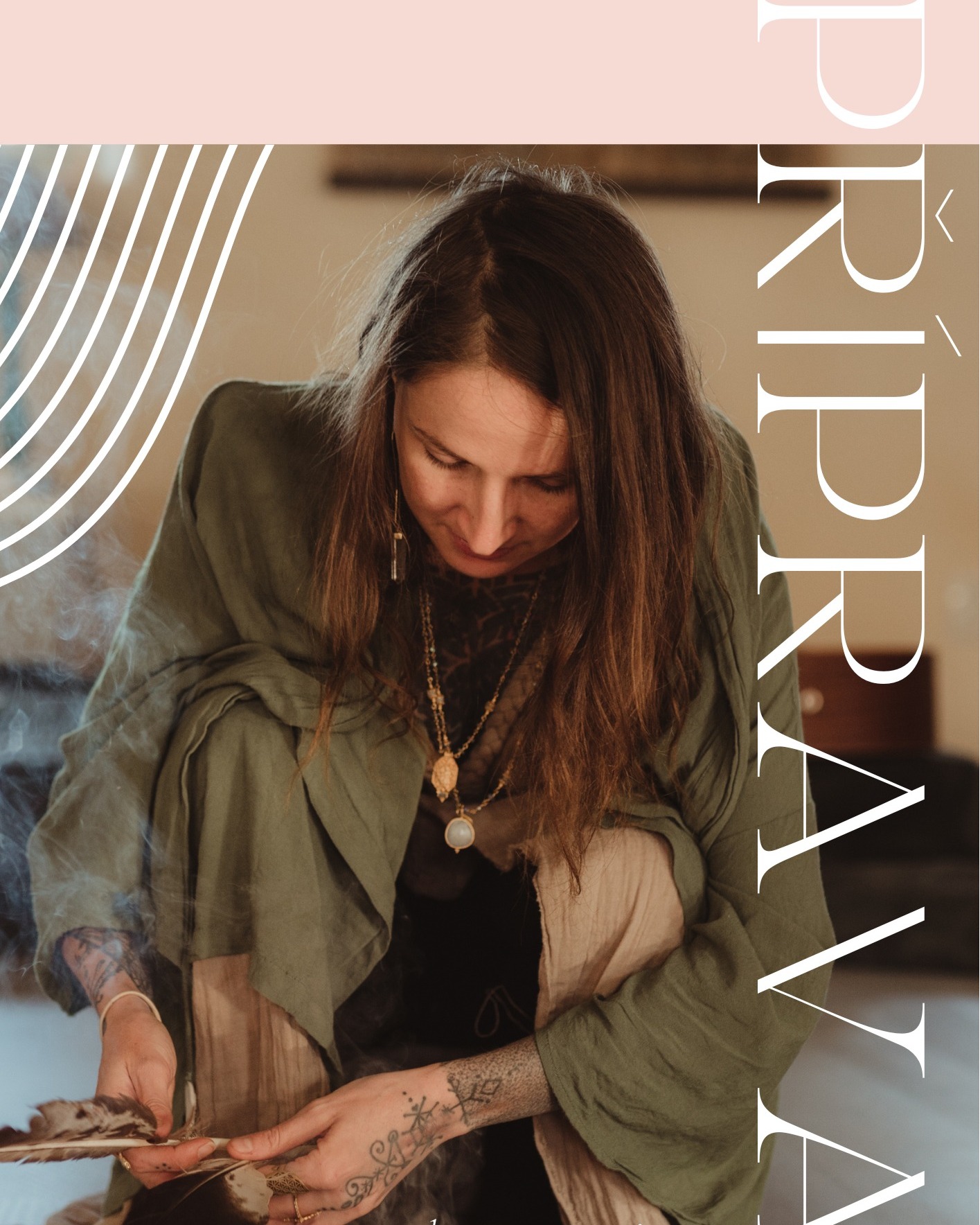 Kořeny transformace: Příprava na tetování
Když se mě lidé ptají, co je na vědomém tetování nejdůležitější, odpovídám bez váhání - příprava. Ta neviditelná část před samotným aktem tetování je prostorem, kde se rodí skutečná magie.
Vnímám tetování jako posvátný most mezi dvěma břehy tvého života. Na jednom stojíš s tím, co končíš a uzavíráš, na druhém s tím, co přichází a rozvíjí se. A právě v přípravě společně tvoříme tento most.
Je to proces alchymie, kdy procházíme tvým osobním příběhem, zkoumáme jeho vrstvy a nacházíme symbol, který bude tvým věrným průvodcem. Samotná jehla a inkoust tvoří jen zlomek celé cesty - ta podstatná část se odehrává v prostoru sdílení, naslouchání a porozumění.
Proto vždy začínám konzultací, kde společně prozkoumáme, zda je vědomé tetování tím, co skutečně hledáš. Nejde mi o počet klientů, ale o hloubku a autenticitu každé jedinečné spolupráce.
#tetovanijakocesta #vedomyproces #transformace