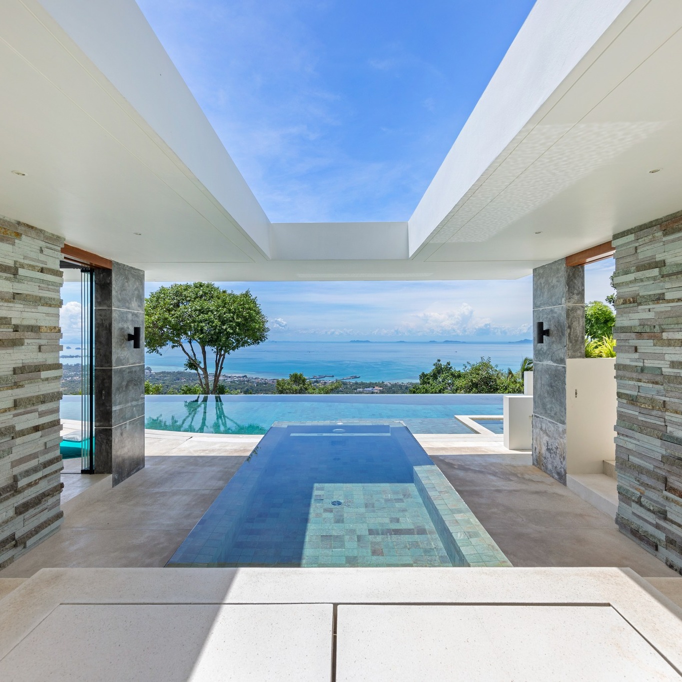 Amid nature’s embrace and the unfolding sea, Villa Spice invites you to slow down and enjoy the rhythm of island life 🏝️
#limesamuvillas #villaspice #kohsamui #luxuryvilla #thailand #travelthailand #samuiisland #kohsamuivilla #rediscoversamui