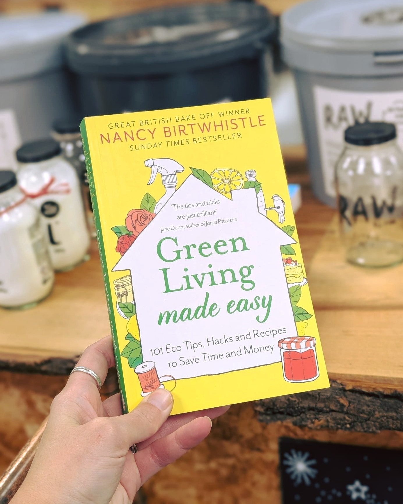 If you're not sure how to use some of the cleaning products we sell, we're now stocking @nancy.birtwhistle's books which are full of eco friendly cleaning recipes 🍋
Don't forget we're open until 8pm tonight for Village Lates so come and have a browse.