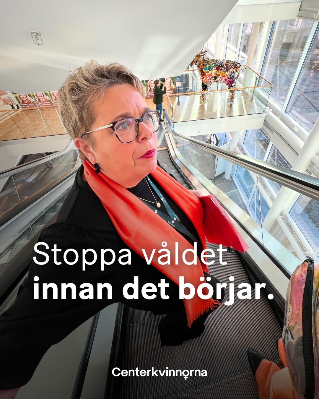 Våld börjar inte i vuxenlivet. Det börjar i pojkars normer, och där måste också förändringen ske.
🔸Centerkvinnorna kräver förebyggande arbete som fungerar: våldsprevention i skolan, normkritik, tidiga insatser och trygga miljöer för tjejer.
Vi måste stoppa våldet innan det börjar.
Håller du med oss? Bli medlem i Centerkvinnorna. 🧡🍀