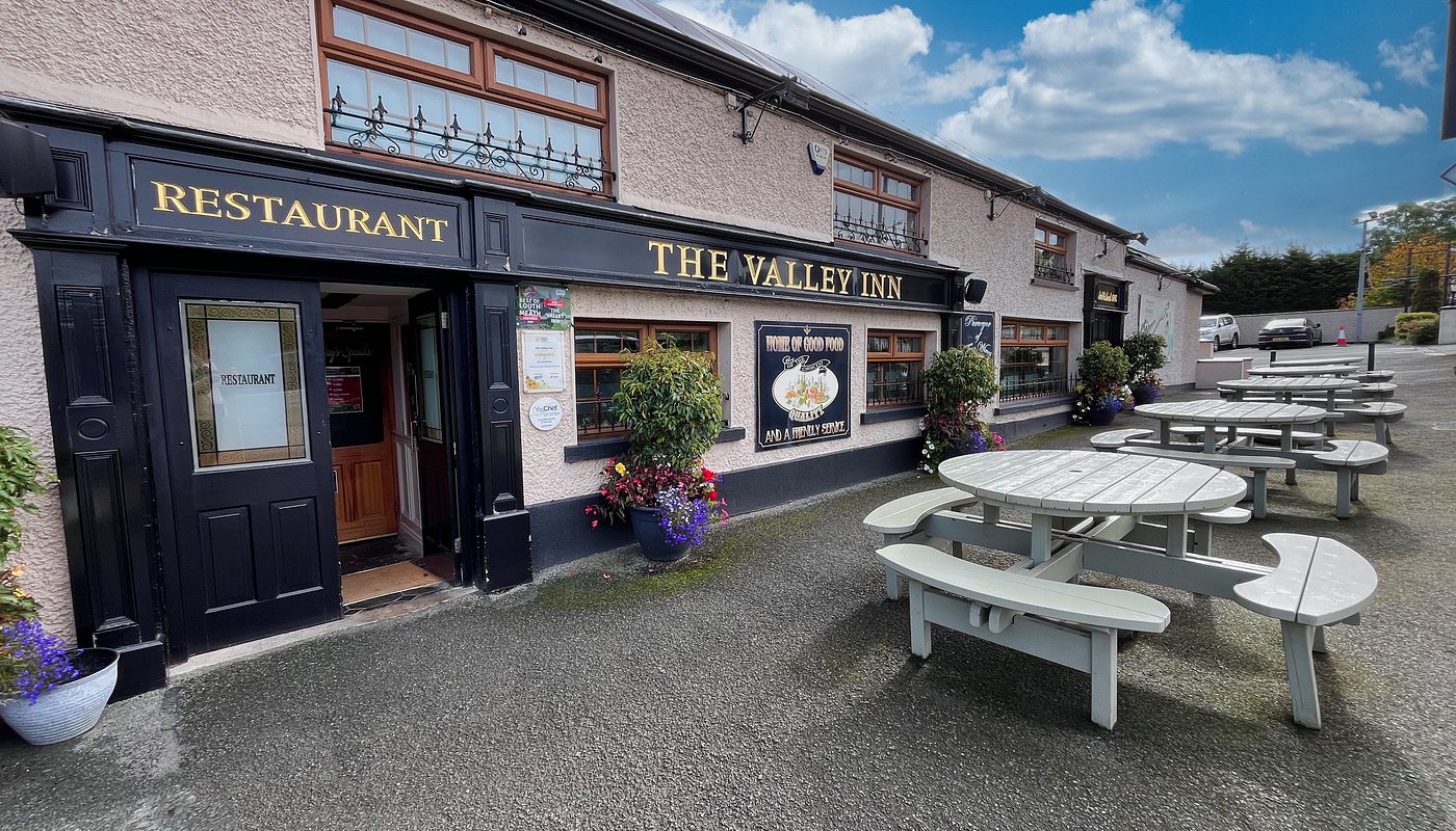 🍴🌊 Don’t miss The Valley Inn in Mullary, Dunleer, one of the must-visit stops on the Sea Louth Scenic Seafood Trail! 😃🚗 This charming pub and restaurant is known for its warm friendly welcome and fresh local seafood.
🐟🍟 Savor their golden beer-battered fish & chips or a bowl of creamy seafood chowder, local favorites that celebrate County Louth’s coastal catch. 😉🦞✨
📖✨ You can collect your Sea Louth Restaurant stamp here at The Valley Inn by enjoying a delicious seafood dish! Find more Sea Louth Restaurants here www.sealouth.ie/restaurants
#SeaLouth #TheValleyInn #ScenicSeafoodTrail #TasteLouth #FreshSeafood #SupportLocal #HiddenGem #VisitLouth #IrelandsAncientEast #KeepDiscovering #See #Eat #Admire