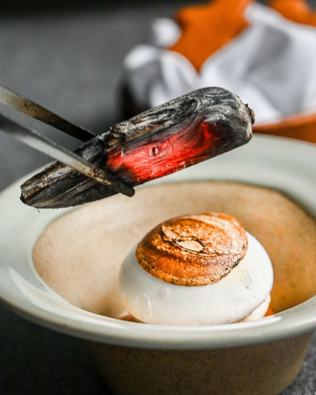 Festive Gingerbread Dessert at L’Arôme by the Sea
A warm holiday finale: Gingerbread ice cream with cardamom meringue and a hint of rum. Seasonal, elegant, and crafted with modern French pastry technique at Phuket’s leading French fine dining restaurant by the Andaman Sea.
#LaromeByTheSea #FineDiningPhuket #FrenchPastry #GingerbreadDessert #FestiveMenu