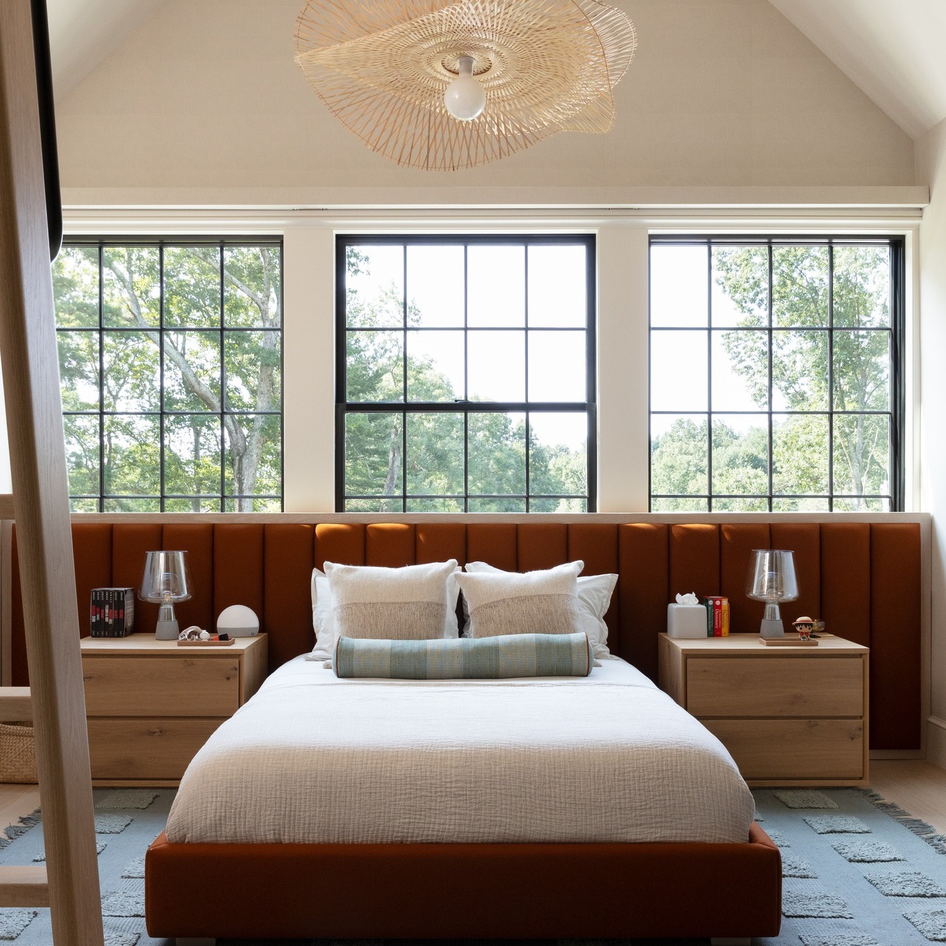 Soft finishes and handcrafted elements come together to create an autumn-ready bedroom that feels restful, refined, and quietly luxurious.
Photograph: @emilyobrienphoto_design
Architect: @mcalpinehouse
Interior Design: @changoandco
#customhome #luxurybuilder #interiordesign #bedroominspo #custombedroom #highendhomes #modernluxury #newenglandhomes #dreamhome #craftedliving #luxuryinteriors #timelessdesign #builderlife #customdetails #interiorarchitecture #autumninteriors #fallinspireddesign #cozyhomevibes