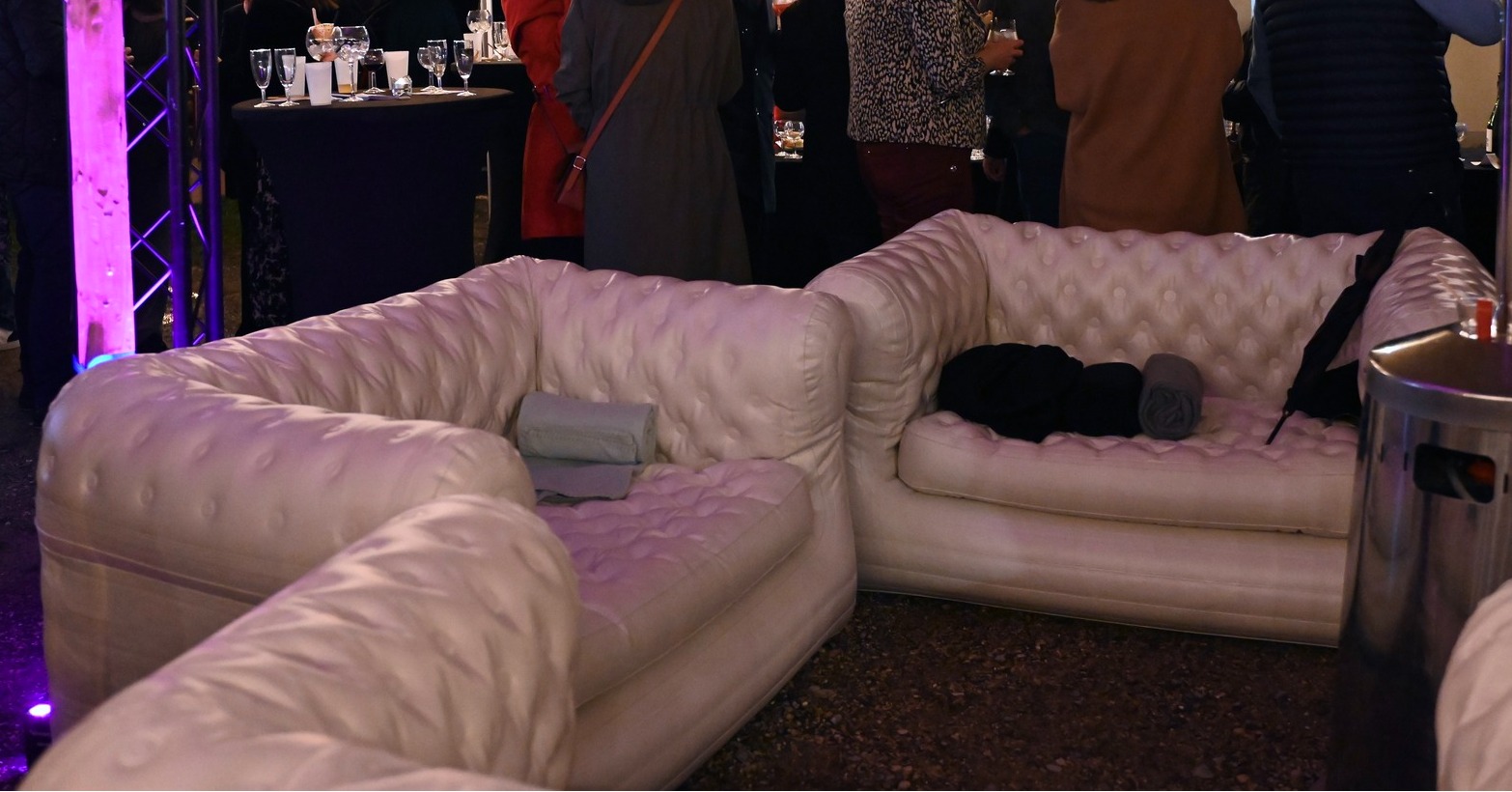 Disponible à la location chez S'Consult Events
Canapé gonflable - 2 places
90,00 euros la journée / pièce (tarif dégressif en quantité et durée)
Pompe électrique de gonflage fournie.
Option disponible : plaids fournis (3,50 euros / pièces).
Possible de livraison / installation / reprise : Nous consulter
#sconsultevents #Location #sofa #evenementiel #ardennes