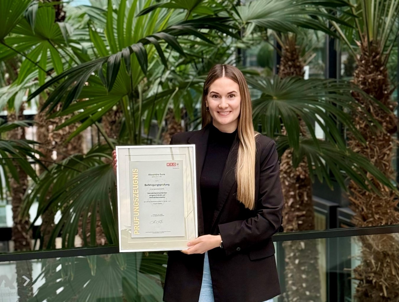 🎉 Erfolgreich bestanden! 🎉
Wir freuen uns riesig, dass unsere liebe Kollegin Alexandra Gunz die Befähigungsprüfung zur Immobilienmaklerin mit Bravour gemeistert hat! 💪🏡
Herzlichen Glückwunsch, Alexandra! Du hast hart dafür gearbeitet und wir sind stolz, dich im Team zu haben. 👏
Alexandra steht euch mit ihrer Expertise und Leidenschaft für alles rund um Immobilien zur Seite – sei es für den Kauf, den Verkauf oder die Vermietung. Sie ist ein echter Profi, wenn es darum geht, euch euren Traum vom Eigenheim zu erfüllen!
📞 Kontakt:
Alexandra Gunz
Tel.: +43 5572 375252 372
Email: alexandra.gunz@bb-immobilien.at
#Erfolg #Immobilien #Immobilienmakler #BBImmobilien #NeuesKapitel #Wohnträume #Eigenheim #Rheintal #ImmobilienVorarlberg #Verkauf #Kauf #Investition #Wohnqualität #Maklerin #TeamBB #umzug #immobilienverkauf #neuewohnung #wohnungskauf #wohnung #realestate #wohneigentum #investment