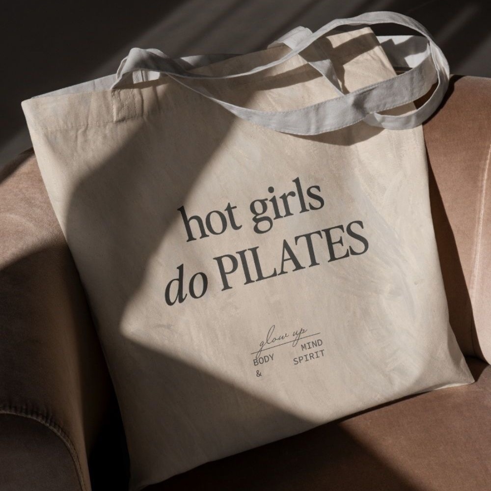 This bag knows the truth. 😉✨
#PilatesEnergy
#PilatesLifestyle #MindfulMovement #WellnessJourney #PilatesCommunity #PilatesVibes #ThePilatesEffect
📷 Photo credits: Pinterest