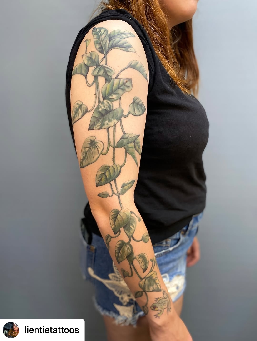 @lientietattoos Healed pothos arm tattoo! Always nice to see how they heal up, this was 9 months ago. I honestly love tattooing leaves, don’t think I’d ever get sick of leaf tattoos ✨
I love the look of once a tattoo has healed enough to settle in to the skin, and not look so much like a sticker.
Going bigger is always better for tattoos to hold up well over time, always worth considering if you’re thinking of getting this style!
#tattoos #armtattoo #botanicaltattoo #tattooartist