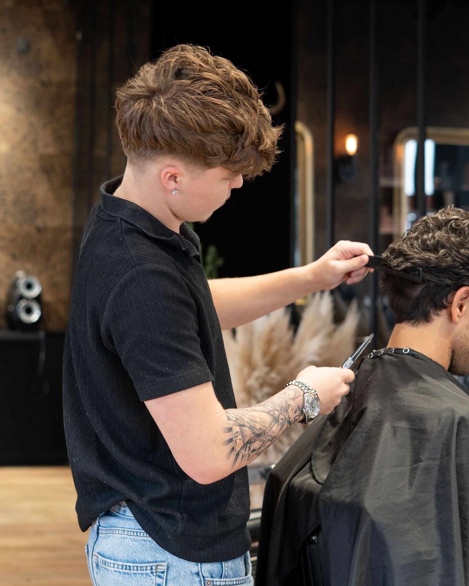 Chez WILD, on prend aussi soin de vous, messieurs 💇🏻♂️
Coupe, coiffage, dégradé, soin, barbe...
Des gestes précis, un diagnostic adapté et des finitions propres et maîtrisées.
Disponible dans tous nos salons WILD ⤵
📍 Amiens | Évreux | Rouen | Le Havre | Le Mesnil-Esnard
___
#️⃣ : wild coiffeur coloriste, coiffure homme, coupe homme, barber, coiffeur amiens, coiffeur évreux, coiffeur rouen, coiffeur le havre, coiffeur mesnil-esnard
📸 & CM : @agence.boujoubien