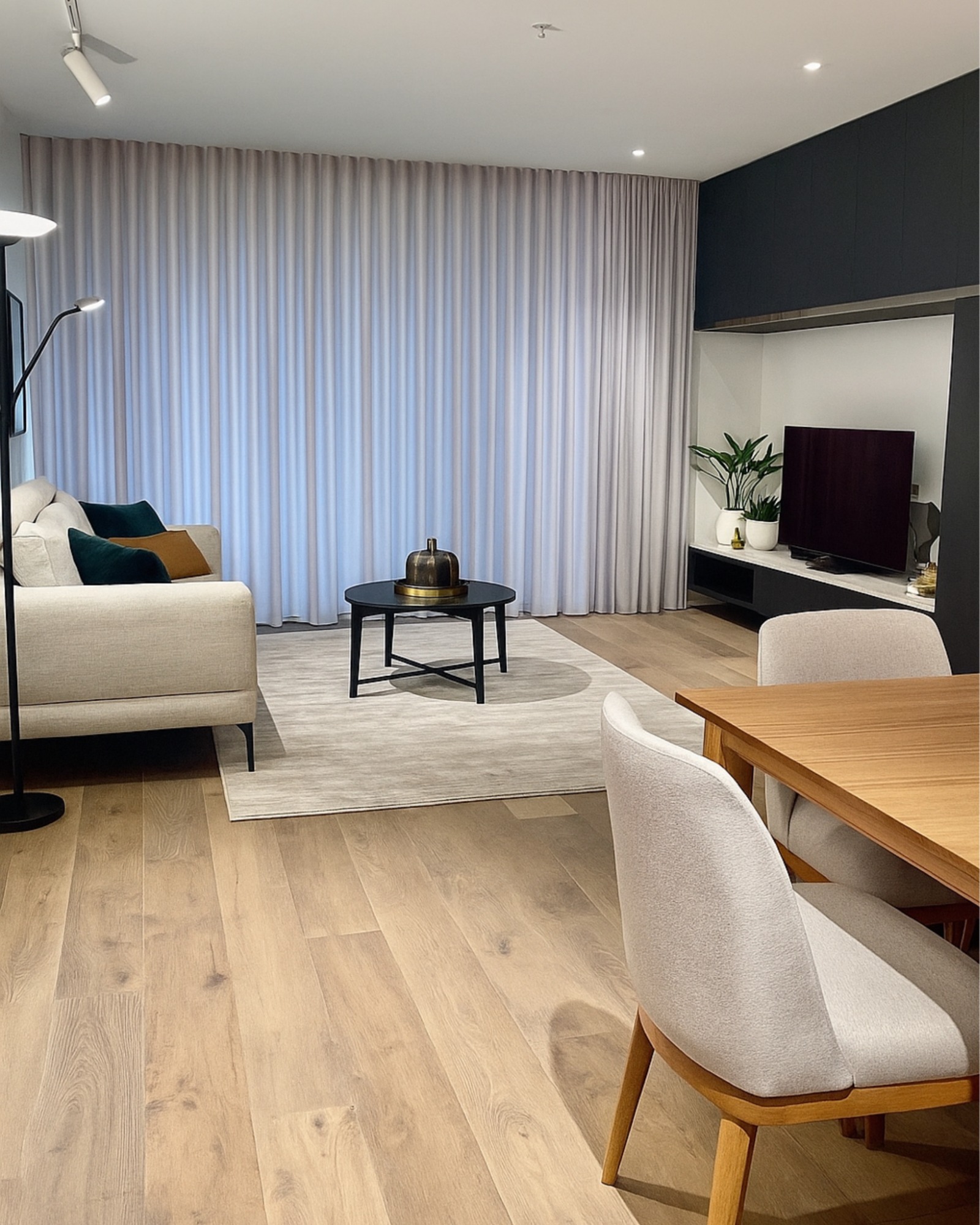 Soft coastal tones, layered textures, and natural light bring a relaxed sophistication to this Manly home.
Designed for comfort and calm, every element reflects the ease of coastal living with a refined, timeless edge. 🌿
Your dream home begins with a conversation. ✨
Contact Deborah at Hannaford Ross to take the first step.
#HannafordRoss #Manly #InteriorDesign #CoastalElegance #AustralianDesign #RefinedLiving #TimelessInteriors #DesignDetails #ModernCoastal