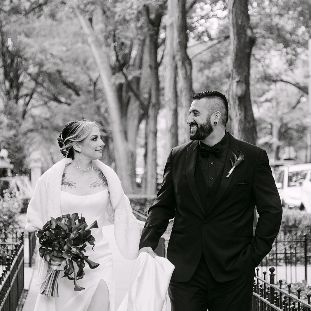 🖤Some black and white moments are too gorgeous not to admire... aren't these shots stunning?! Stay tuned for the pop of colour💍