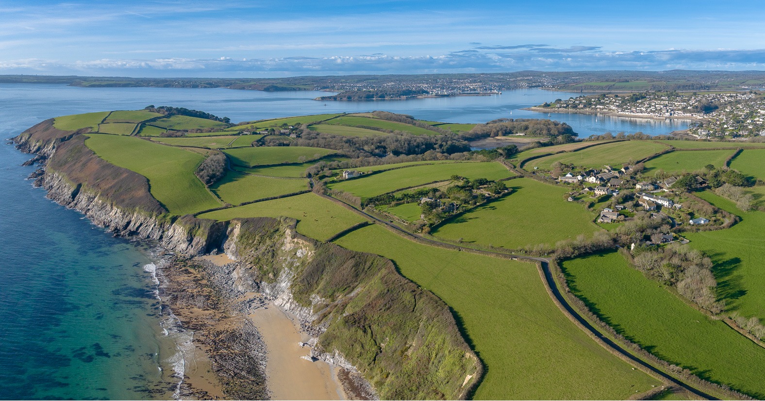 Caught this stunning view on a recent drone flight above Porthbeor Beach, looking out towards St. Anthony Head. You can see Falmouth and Pendennis Castle across the river, with the coastline and patchwork fields looking absolutely incredible in the winter sunshine.
Cornwall never disappoints 💚🌊✨
#Cornwall #PorthbeorBeach #StAnthonyHead #Falmouth #PendennisCastle #CornishCoast #DronePhotography #AerialView #VisitCornwall #CoastalViews #CornwallLife #SouthWestEngland #UKCoastline #SeaAndSky #LandscapeLovers