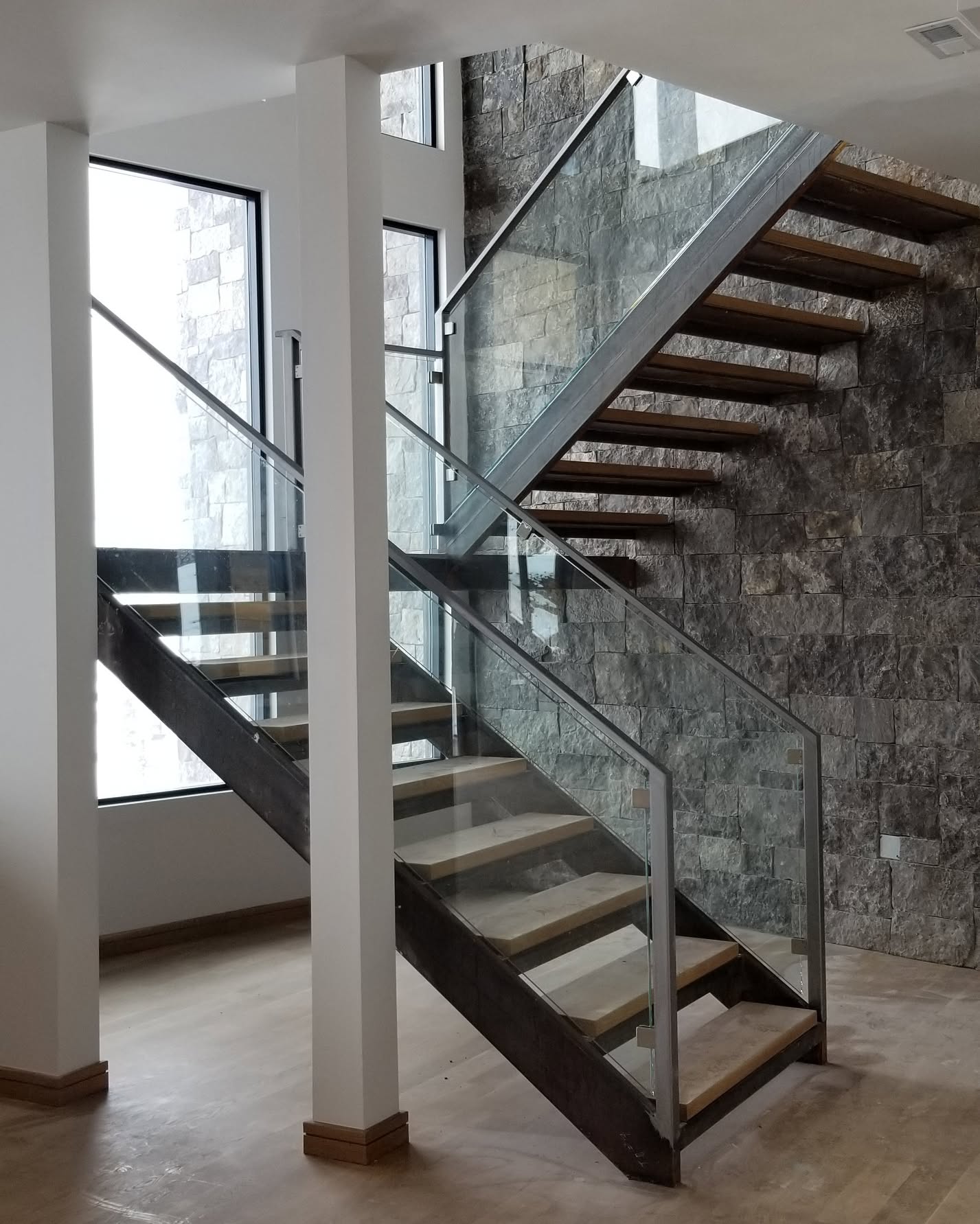We’re big fans of how this one turned out. Clear glass, clean hardware, and a smooth finish.
#glassrailing #railing #interiordesign #metaldesign #fabrication #architecture #utahdesigner #utahhomes #utahcustomhomes #metalrailings #custom #customrailing #americaneaglewelding