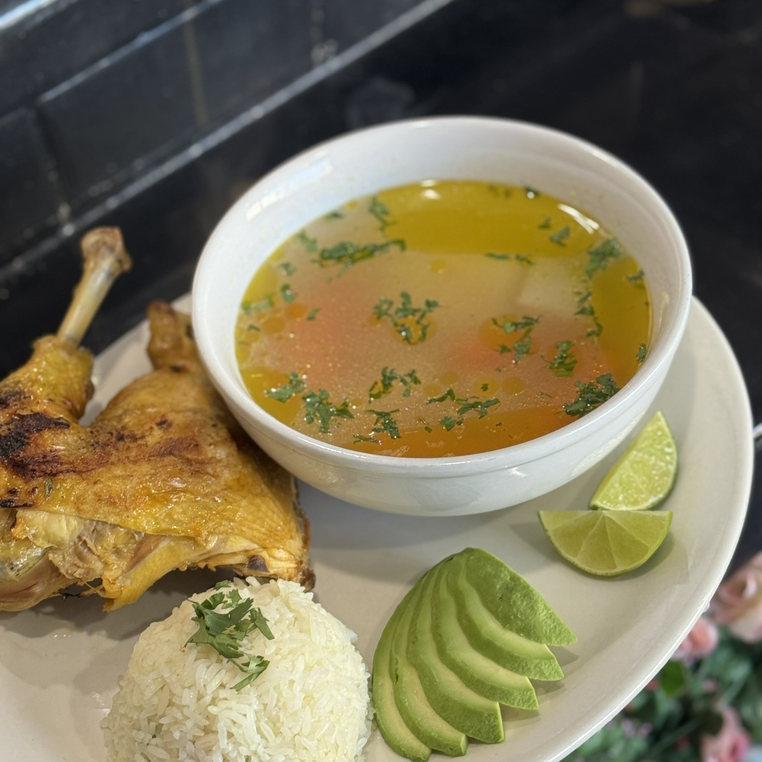 ☔️🌤️ Perfect weather for comfort food at El Maya Grill
When the day gets chilly, nothing hits like:
🍲 Sopa de Gallina – homestyle hen soup, just like back home
🥣 Sopa de Res – rich beef soup loaded with flavor
🌽 Atol de Elote – warm, sweet corn drink that feels like a hug
It’s the perfect weather to warm up with authentic Guatemalan flavors.
Come by El Maya Grill and treat yourself today. 💛
📍 El Maya Grill – 222 Broadway, Lawrence
📞 978-563-6924