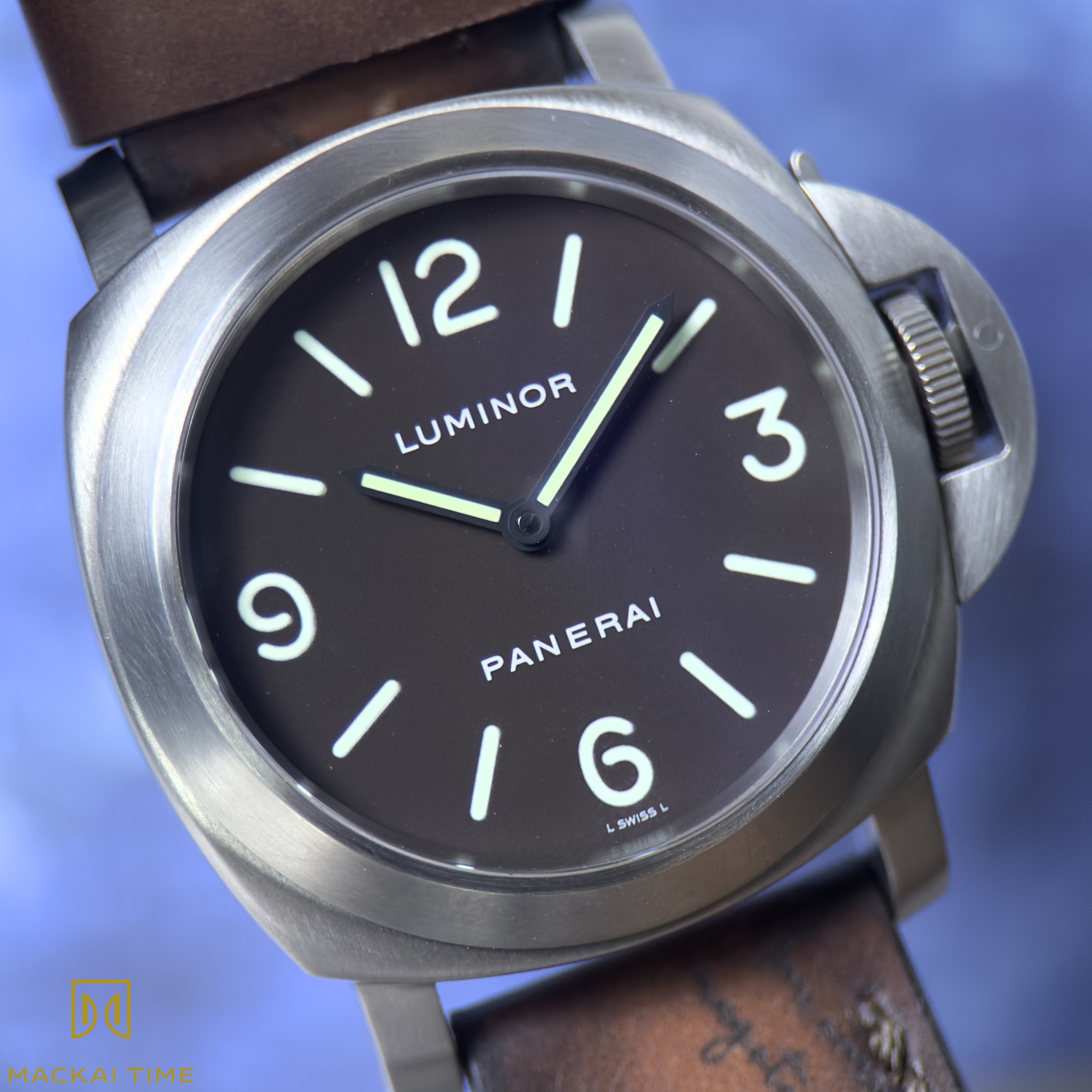 ⚓ Panerai Luminor PAM 00116 - (Special Edition /300) ⚓🟩
Dawning the glory days of Panerai, this rare titanium example is one of only 300 produced. The PAM 00116 offers a snapshot of the brand’s craftsmanship at its peak. It embodies their transition from tool instrument to collector icon. It’s a watch with presence, purpose, and heritage. The warm patina and meticulous detail of its leather straps, paired with the hand-wound movement speak to the golden era of building for devotees, not volume.
📦 Complete Set | ⭐ Great Condition | 📆 2004 Warranty Card
Quick Details:
• 44 mm Stainless Steel
• Manual Wind Movement
• Luminor Base Case Design
• Sapphire Crystal / Display Back
• Includes both Inner & Outer Boxes, Warranty Card, Manuals, Strap Tool
• Two Leather Straps + Black Rubber Strap
Condition: Great overall with minimal visible wear. The dial and crystal are clean, movement running strong.
#Panerai #watches #itsMackaiTime #birmingham #birminghamalabama #panerailuminor #watchcollector #luxurytimepiece