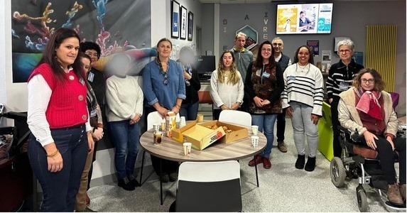 🎉 Retour sur le @duodayfr 2025 !
Hier, nous avons eu le plaisir d’accueillir 3 personnes en situation de handicap au sein de la Mission Locale du Velay pour une journée d’immersion professionnelle 🙌
👥Chacun découvrait un métier différent dans notre structure :
📌 Pôle Accueil – Administratif
📌 Pôle Communication
📌 Pôle CESF
Une journée riche en échanges, en découvertes et en belles rencontres 🤝
Merci à eux pour leur motivation et leur énergie 💡
Et merci à nos équipes pour leur accueil chaleureux !
➡️ Le DuoDay, c’est l’occasion de changer de regard sur le handicap et d’ouvrir la voie à de nouvelles opportunités 💼✨