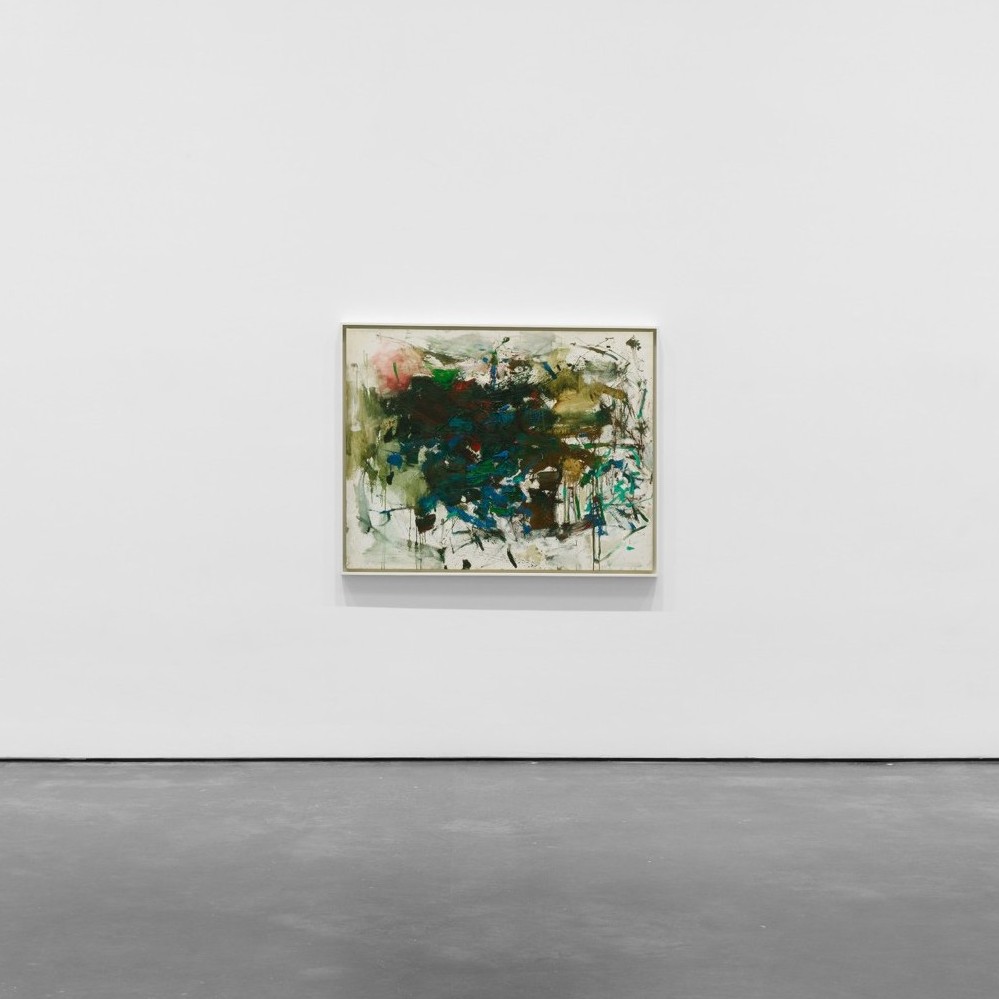 Since November 6, 2025, David Zwirner has been exhibiting a series of works on canvas and paper created by Joan Mitchell between 1960 and 1965âa period marks a turning point in the artist's practice.
Freshly arrived in Paris, the painter took a studio on Rue FrĂ©micourt, where she tested the physical properties of her medium, multiplying layers, textures, and colors. She familiarized herself with painting and explored certain techniques: under the influence of Riopelle, with whom she was now living, she used a palette knife and experimented with new, brighter colors. She also painted flat surfaces and projected paint. Her works from the early 1960s are thus characterized by unexpected contrasts, particularly in tone, off-center focal points, and active backgrounds that are an integral part of the composition. Free from the pressure of New York, these new energetic worksâsometimes described as violentâwere described by Mitchell as âthe most daringâ of her work. In the early 1960s, she had her first exhibition in a Parisian gallery.
This period also coincided with numerous trips to the Mediterranean Sea, sailing with Riopelle. This nomadic lifestyle slowed her productivity. Her solution was to return to her memories of landscapes, particularly those of the French Riviera. Trees, especially cypresses, then appear: the works in this series are distinguished by the appearance of a swirling central mass in dark, deep colors. The range of hues is reduced to greens, browns, and blues that partially mask the brighter underlying colors. This enabled Mitchell to propose more experimental compositional strategies, be it on canvas or paper.
Entitled âTo Define a Feelingâ, the show currently on view at David Zwirner is organized in collaboration with the Joan Mitchell Foundation and brings together works on loan from public and private collections as well as from the Foundation. It will end on December 13, 2025.
#joanmitchell @davidzwirner #art #paintingđš #contemporaryart