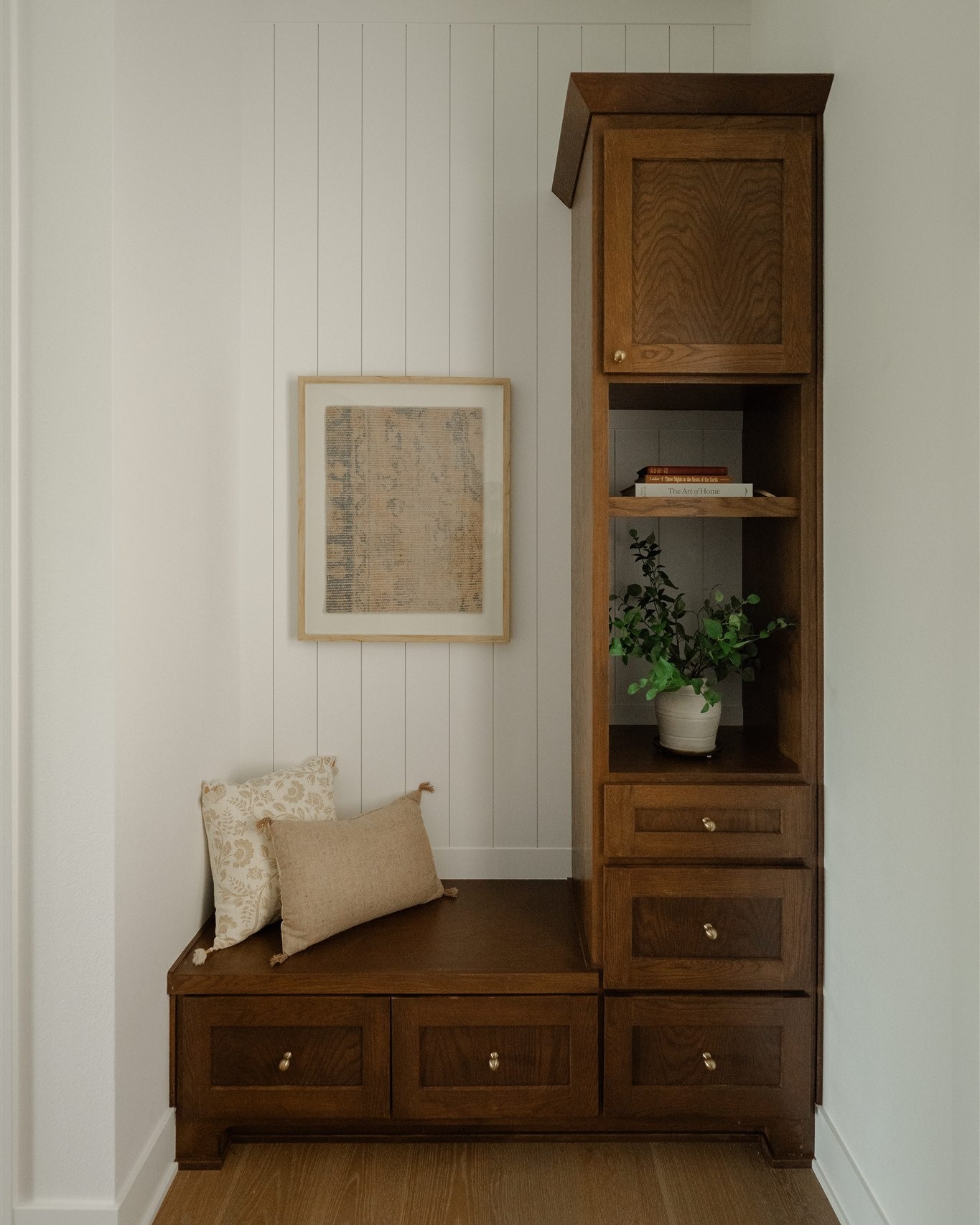 Entryway bookshelf, aesthetic storage, or a cozy bench moment?
We're going with all of the above!
#dynastyhomes #customhomebuilder #iowahomes #desmoines #luxuryhomes #homeinspo #dreamhome
