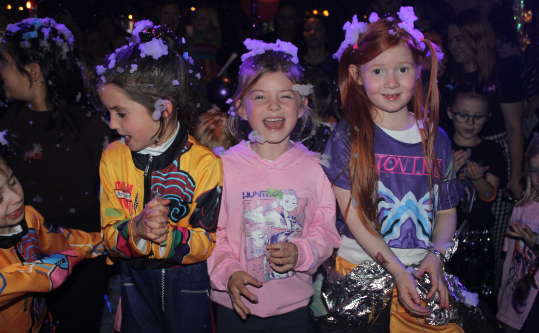 The fabulous @boomchikkaboom are back on 22nd December, hosting one of their renowned Family Raves with all things K POP Demon Hunters!
With an amazing lineup of songs from the soundtrack, balloons, and a complete lighting setup, get ready for a lively experience filled with family fun, dance-off challenges, parachute thrills, and an abundance of soda pop bubbles and snow!
This event is set to create lasting memories for your family.
Aimed at all children who love the film!
Link for tickets in the bio.
#kids #familyrave #community #lovehorbury