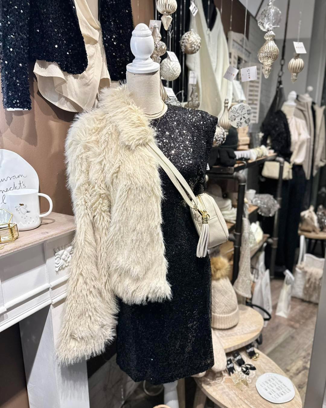 Time to shine! āØ
LƤngere Ćffnungszeiten bis Weihnachten!
Montag-Freitag 9 - 18 Uhr
Samstag 9 - 18 Uhr
Sonntag 14 - 18 Uhr
cubes_baden
ā
Hier findet ihr uns:
CUBEāS M2 Rathausgasse 8, 2500 Baden
CUBEāS M³ Rathausgasse 12, 2500 Baden