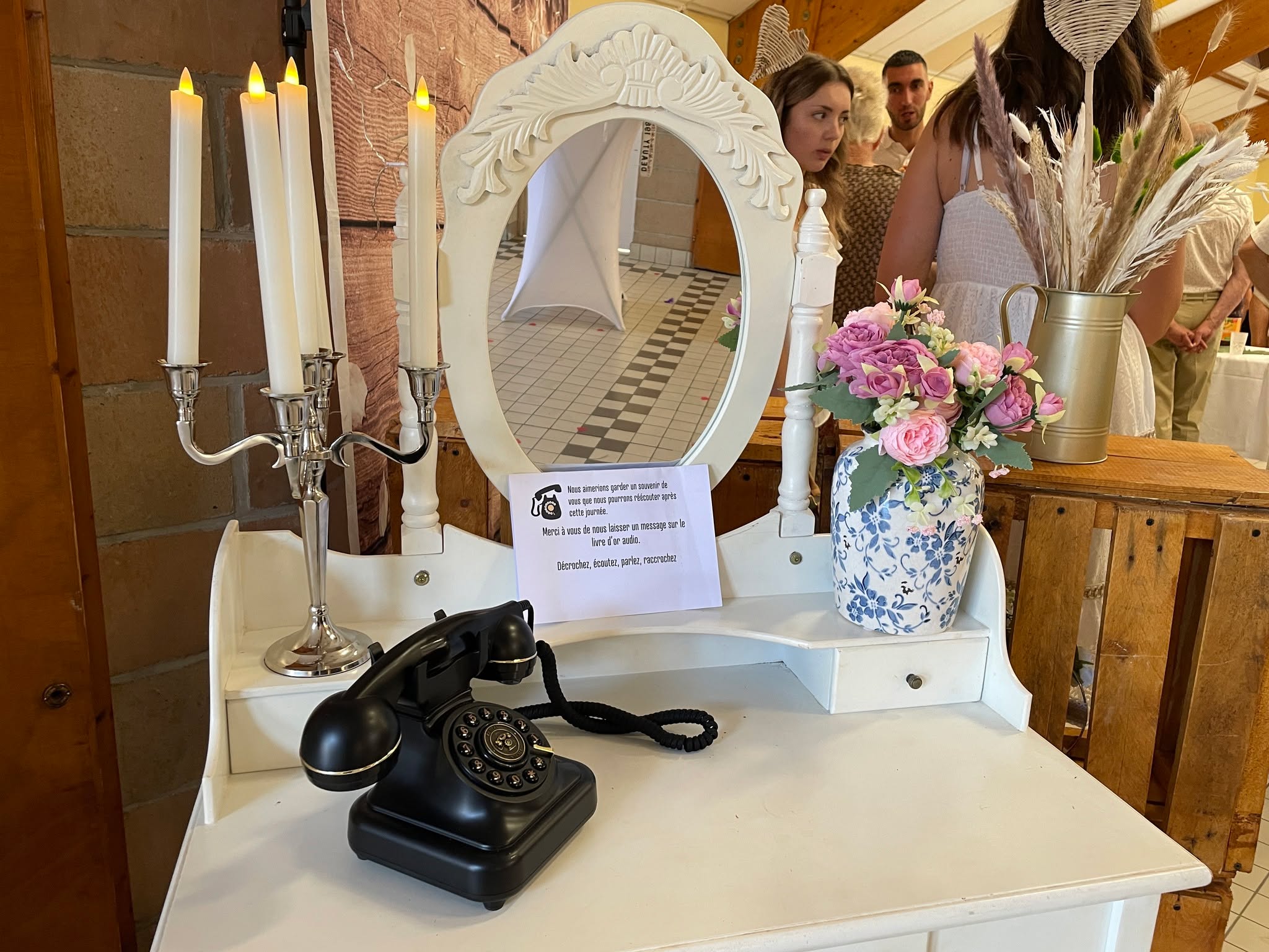 ❗️DISPONIBLE À LA LOCATION
Le téléphone livre d'or audio avec son décor
- Coiffeuse
- Tabouret
- Candélabre
- Bougies (électrique, piles fournies)
- Vase et fleur
- Téléphone avec message générique (possibilité de le personnaliser)
- Clé USB avec les messages audio (offerte)
💲160 euros le week-end (hors déplacement et livraison)
🌐 Réservation en ligne sur notre site lien en bio
#sconsultevents #ardennes #Location #events #mariage #wedding