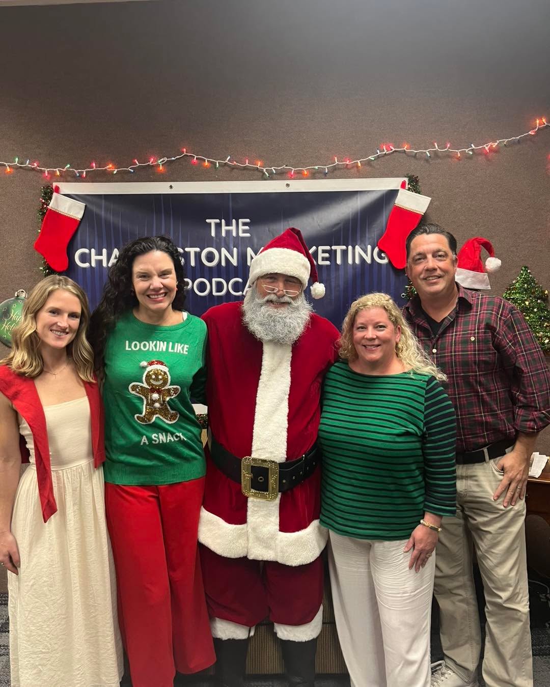 I know him! I met Santa last week with the Charleston American Marketing Association (AMA) podcast crew 🎄🎅🎁 Made me forget about getting my car towed 😞
@charleston_ama @stephaniebarrowconsulting @comptoncitygs @mstypa @charlestonmediasolutions