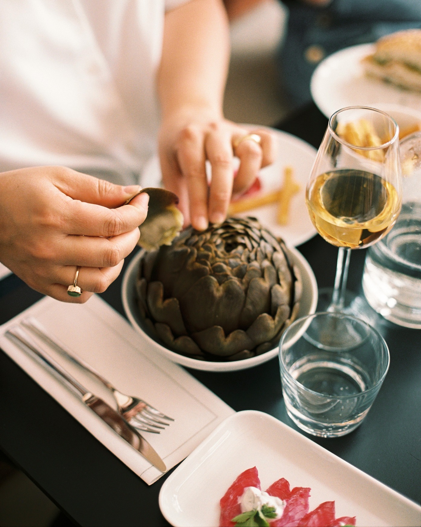 Bon week-end à tout le monde ! 💙✨
On est ravis de vous retrouver et de partager à nouveau vos moments Entre Nous.
À très vite autour d’un bon plat, d’un verre, ou d’une lichouserie 😋
-
Entre Nous
35 rue de la marine – 29730 Le Guilvinec
+33 (0)2 98 92 73 56
Ouvert du jeudi au lundi 🌈
#entrenous #guilvinec #entrenousguilvinec #restaurantguilvilnec #dejeuner #diner #goûter #boireunverre #paysbigoudensud #bigoudenjoy
Credit photo : @marineburucoa