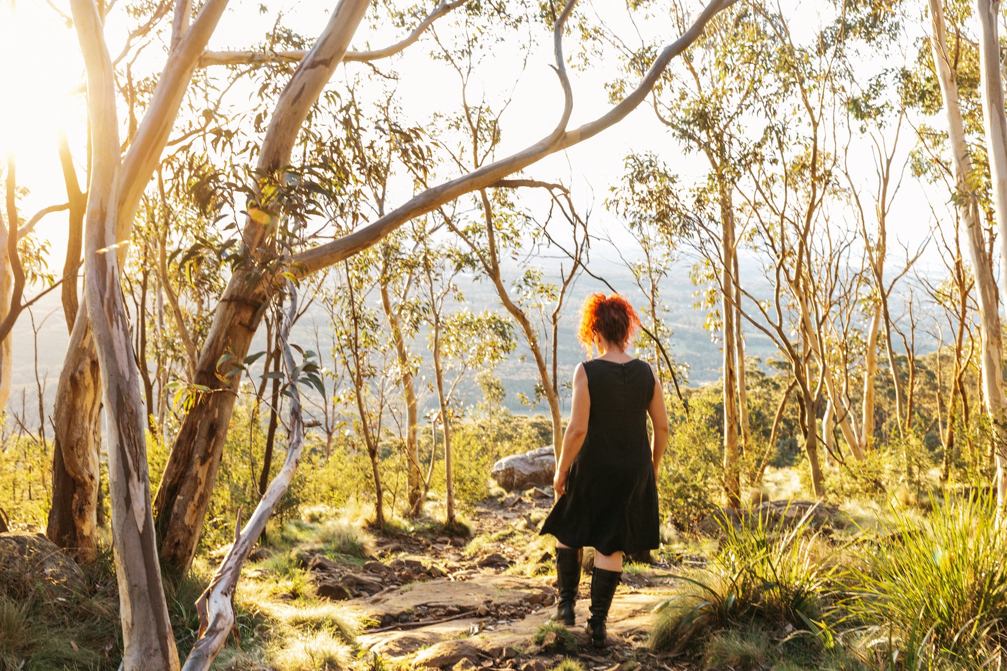 'I do not prioritise myself, in fact I'm not even on the list'
Relate? Yahhhh, I hear this a LOT.
It's also a tip-off there's likely a metric-shit tonne of people pleasing, over functioning, perfectionism, guilt and 'doing everything all at once'-ism.
How sustainable is it for you to keep living this way? (𝘐'𝘮 𝘯𝘰𝘵 𝘣𝘦𝘪𝘯𝘨 𝘢 𝘴𝘮𝘢𝘳𝘵-𝘢𝘳𝘴𝘦...𝘐 𝘨𝘦𝘯𝘶𝘪𝘯𝘦𝘭𝘺 𝘸𝘢𝘯𝘵 𝘵𝘰 𝘬𝘯𝘰𝘸).
Another week, month, 6 months, a year?
Here's what I tell women I'm meeting for the first time (so many of them in 'helping' professions) who tell me they are not a priority in their own lives.
<first - big breath>
Unless nothing changes, it will continue and I'm worried about your wellbeing (𝘐 𝘨𝘰𝘵𝘵𝘢 𝘣𝘦 𝘩𝘰𝘯𝘦𝘴𝘵 𝘵𝘩𝘦𝘳𝘦).
This can look and feel differently, but in my experience, it takes time.
This is your work, but you are not alone.
It is worth it.
I also want to yell, I am so fucking sorry that your worth has been tied to how much you give, how productive you are and how accomodating you can be.
But that might come later.