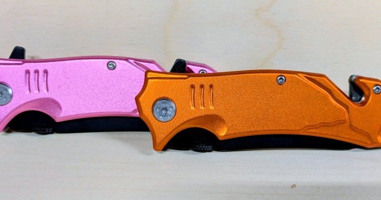 Two fresh knife colors just arrived! We are having a hard time deciding which one we like more!