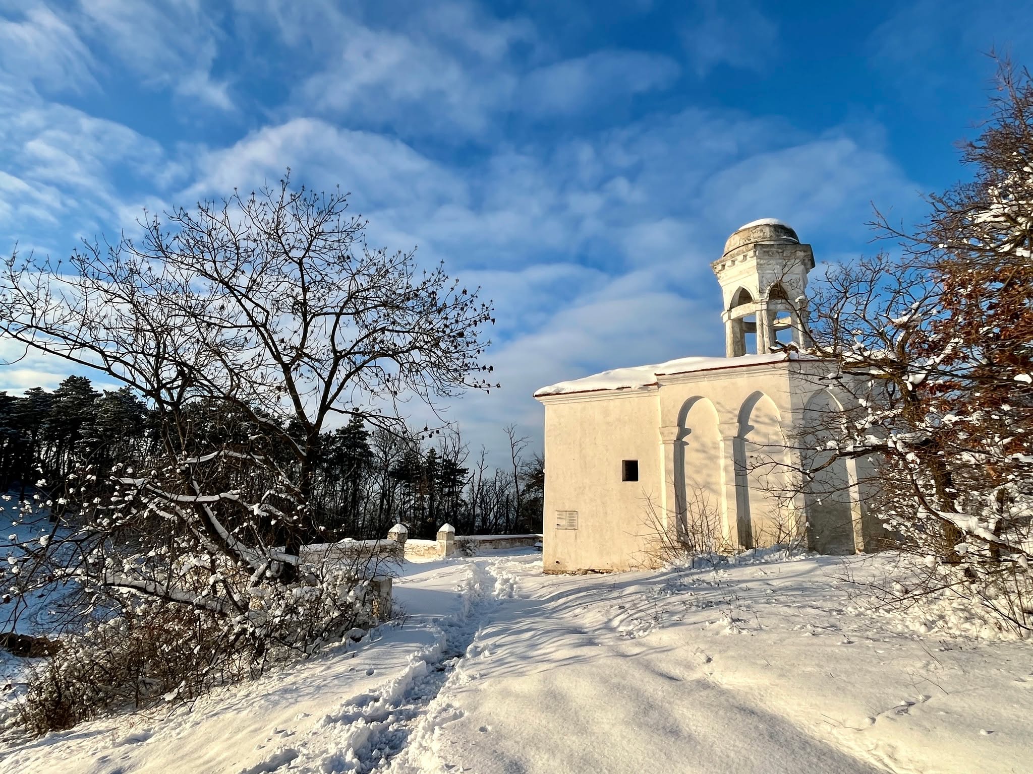 Kaple Božího hrobu / Heiliges Grab – (c) Václav Kříž
.
#sebastianus #svatykopecek #svatykopecekmikulov #mikulov #nikolsburg #dietrichstein #vondietrichstein #morava #jiznimorava #südmähren #mähren #moravia #southmoravia #snih #schnee #schneefall #snow #snowing #winter #zima #bozihrob #heiligesgrab