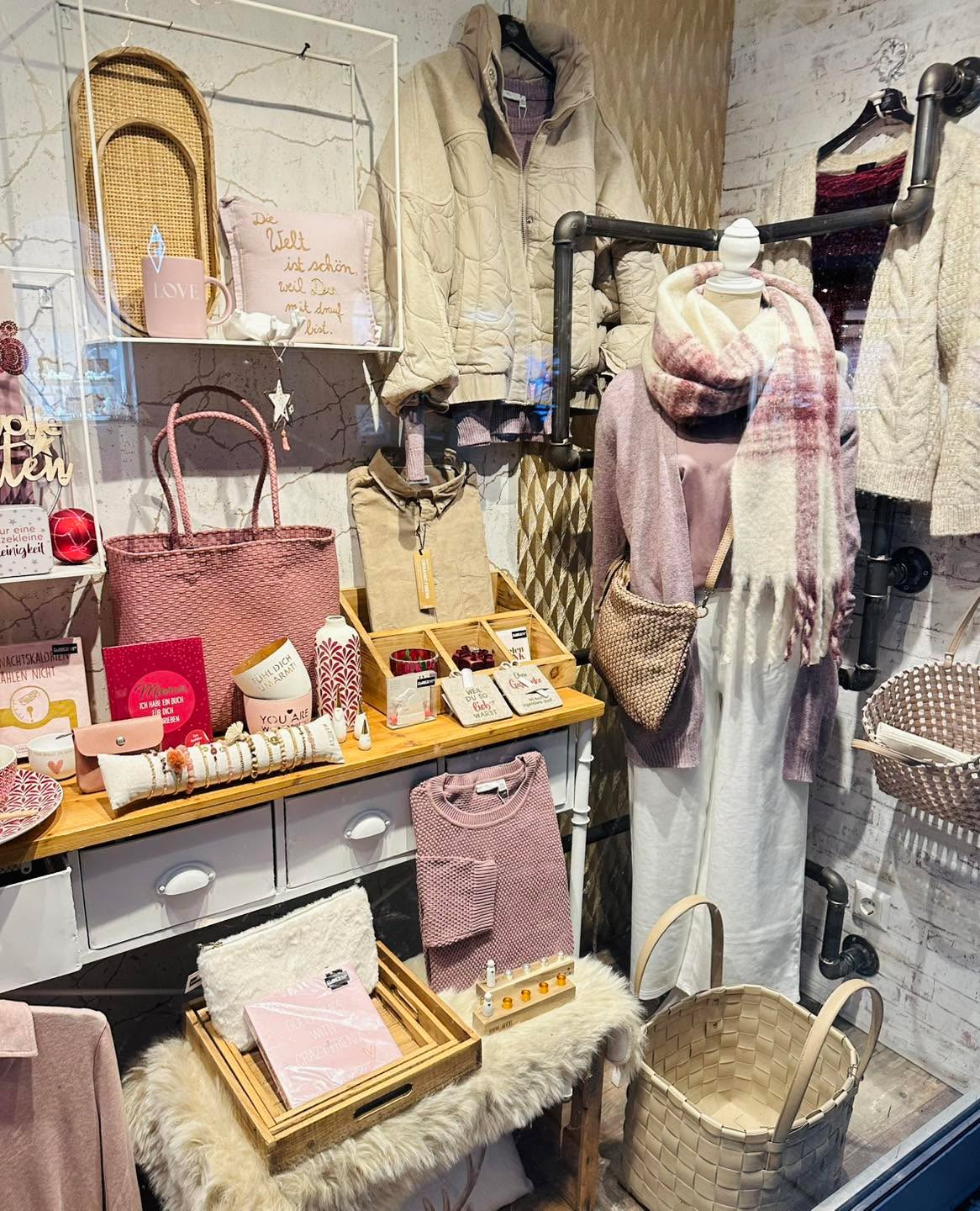 Berry cozy š
Unsere Ćffnungszeiten bis Weihnachten:
Montag-Freitag 9 - 18 Uhr
Samstag 9 - 18 Uhr
Sonntag 14 - 18 Uhr
@cubes_baden
ā
Hier findet ihr uns:
CUBEāS M2 Rathausgasse 8, 2500 Baden
CUBEāS M³ Rathausgasse 12, 2500 Baden