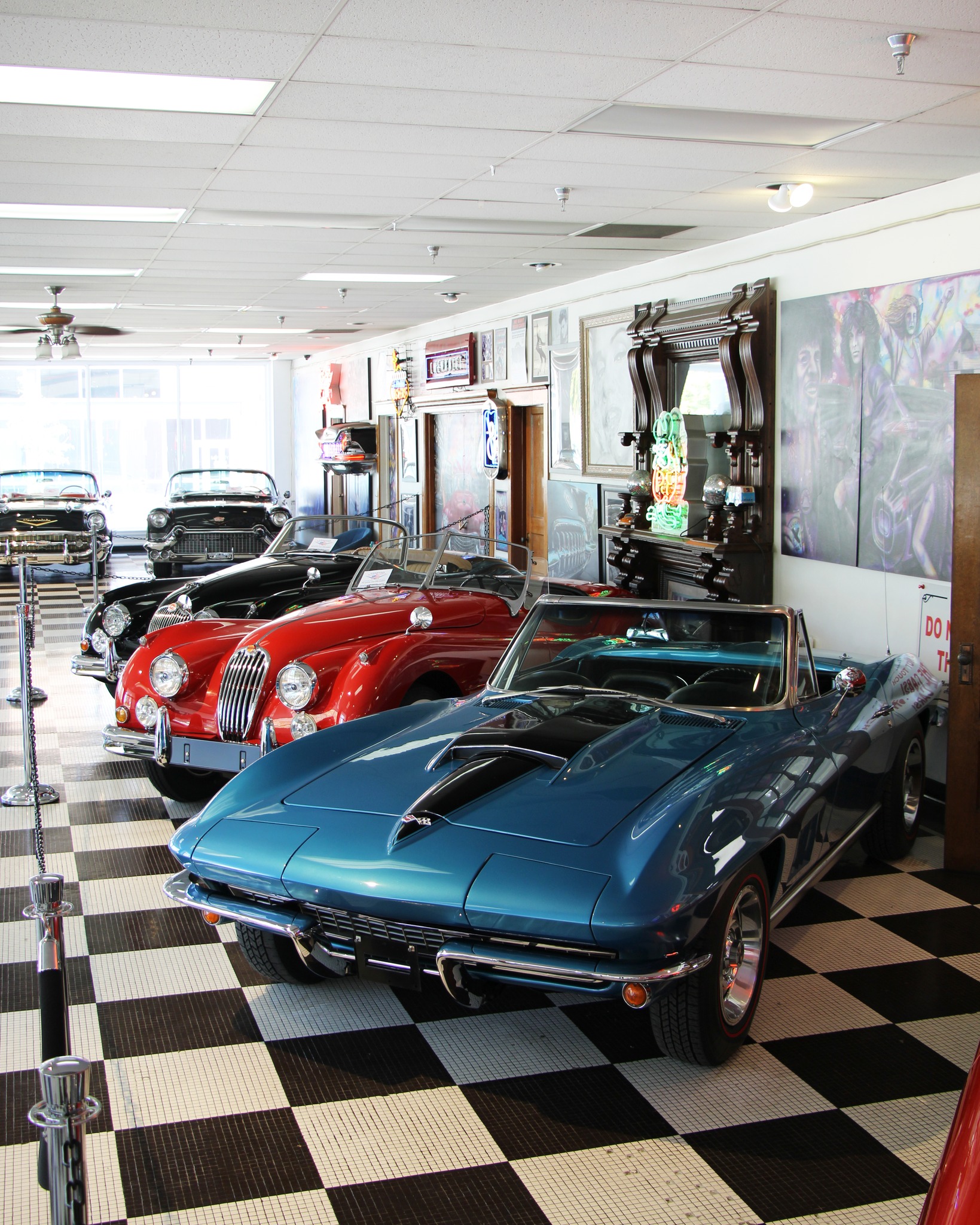A look inside @american_dream_machines, one of my clients 📸 They have an incredible 70+ car inventory featuring iconic American vehicles, exotics, vintage European cars and more.
Browse their inventory online: admcars.com 💻
#americandreammachines #classiccars #classiccar #vintagecars #vintagecar #corvette #corvettes #classiccorvette #vintagecorvette #jaguarxk140 #xk140 #jaguarcars #luxurycar #luxurycars #luxurylifestyle #luxurylife #luxuryliving #collectorcar #collectorcars #dreamcar #dreamcars #carenthusiast #carcollector #scm2178 #kansascity #minneapolis #chicago #stlouis #desmoines #desmoinesiowa