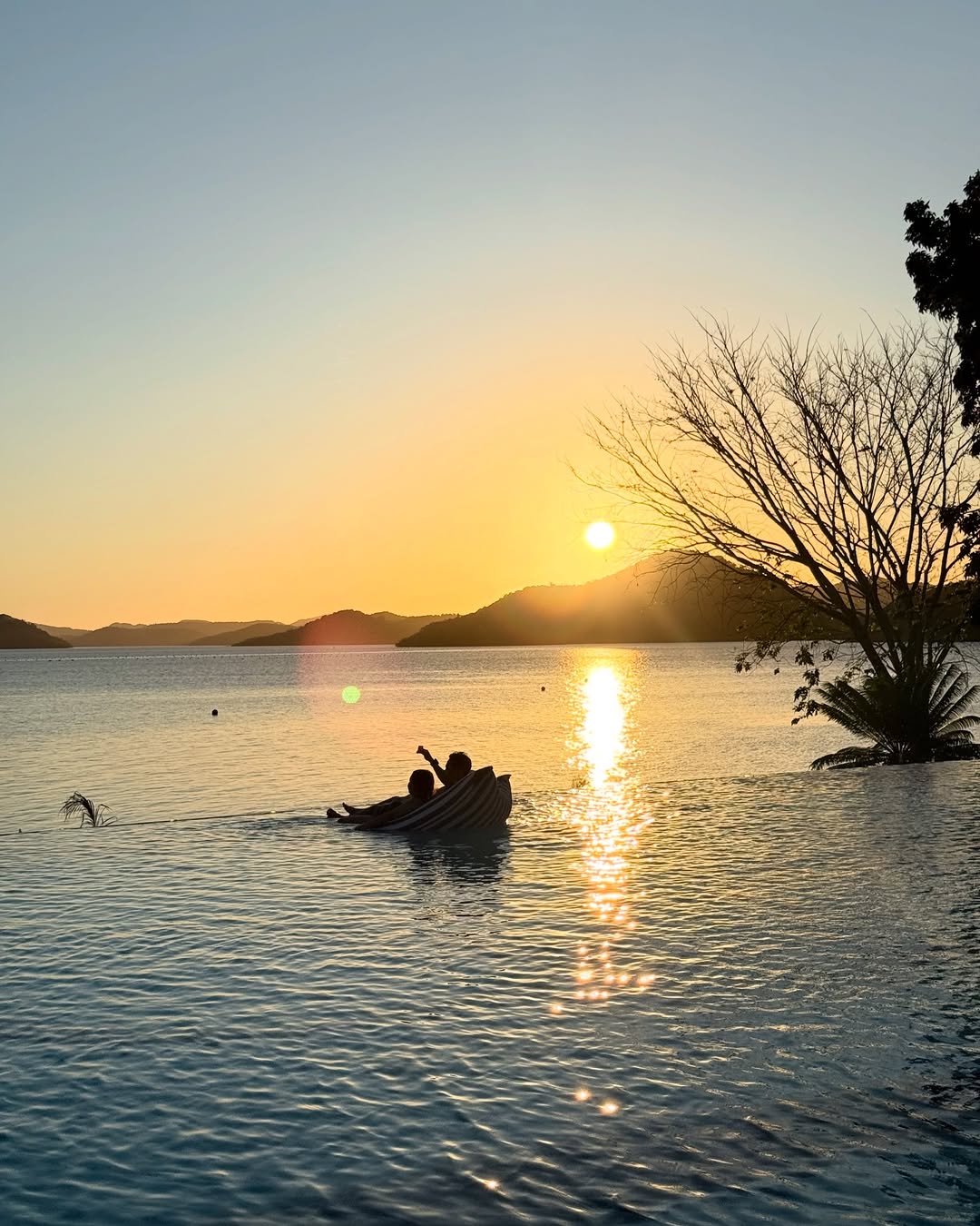 Mondays feel lighter when they end with sunsets like this — a reminder that even busy days can end beautifully. 🌅
📸 @mariajerezaa
sunlighthotelsandresorts.com/setir
#DoseOfSunlight #SETIR #Palawan #Philippines