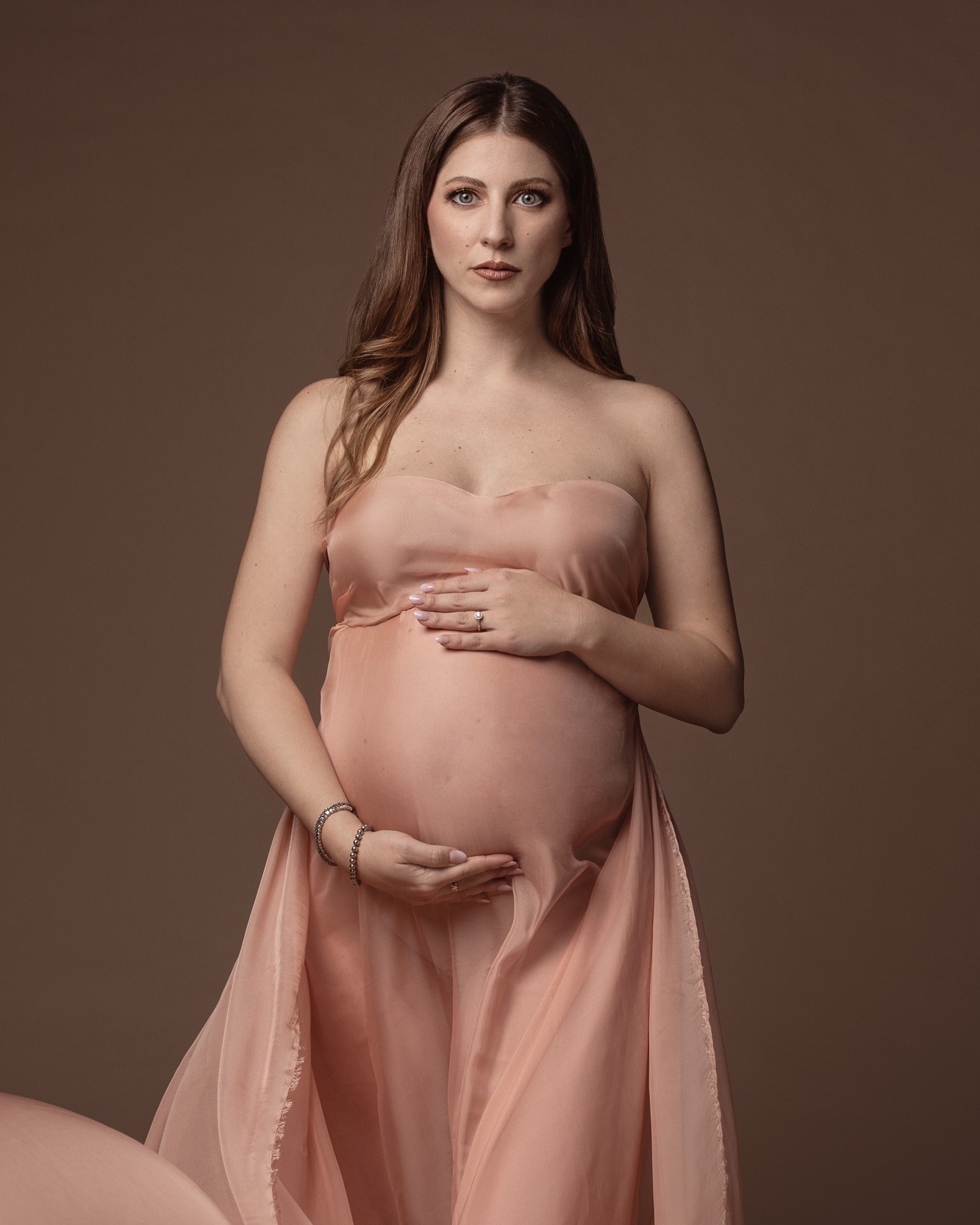 For Simona's photoshoot, we chose warm, enveloping colors, such as peach, hazelnut, and dove gray, to best showcase her beauty and unique features.
Contact us to customize your maternity portrait experience. We'll create something unique and exclusive for you!
.
www.melaniamaffucciphotographer.com
.
HMUA @giuliagrillini.mua
.
.
Maternity photoshoot experience
Glamour and fashion maternity portrait
Fotografo gravidanza Modena
.
.
#melaniamaffucciphotographer #fotografogravidanza #fotografomaternità #fotografoneonati #fotografogravidanzamodena #fotografoneonatimodena #maternityglam #maternityglamour #maternitysession #momtobe #luxurymaternity #luxurymaternityphotography #luxurymaternityphotographer #luxurymaternityphotos #luxurymaternitysession #dolceattesa #fotografobambinimodena #fotografomodena #fotografobologna #fotografodifamiglia #gravidanza #gravidanzaincorso #fotogravidanza #fotomaternità #maternità