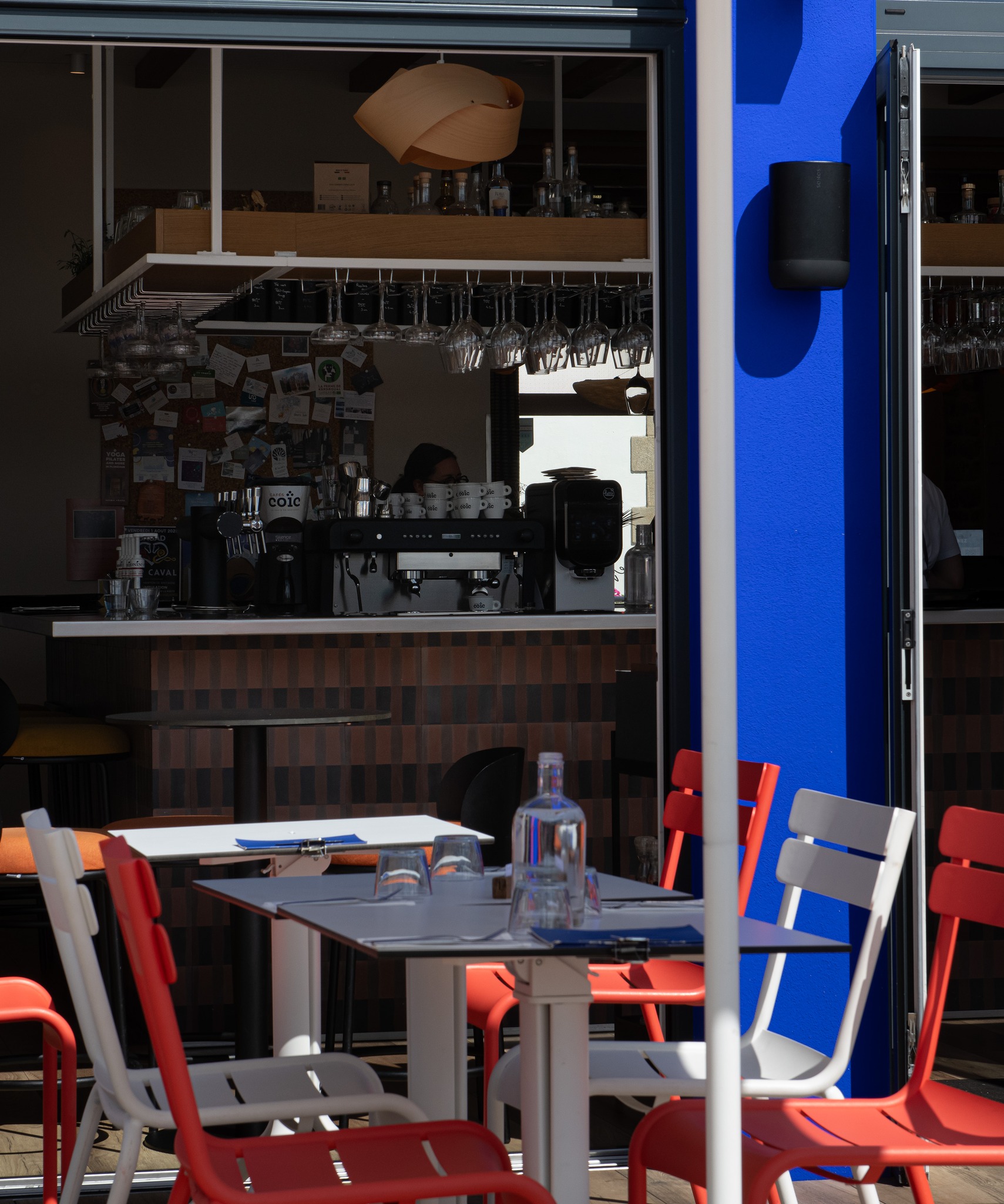 Tenez-vous prêts…
On rouvre ce vendredi et on a tellement hâte de vous retrouver 💙✨
La maison se prépare, les dernières touches se posent… plus que quelques jours avant de revivre nos moments Entre Nous.
-
Entre Nous
35 rue de la marine – 29730 Le Guilvinec
+33 (0)2 98 92 73 56
Ouvert du jeudi au lundi 🌈
#entrenous #guilvinec #entrenousguilvinec #restaurantguilvilnec #dejeuner #diner #goûter #boireunverre #paysbigoudensud #bigoudenjoy
Crédit photo : @lepontdesimages_studiophoto