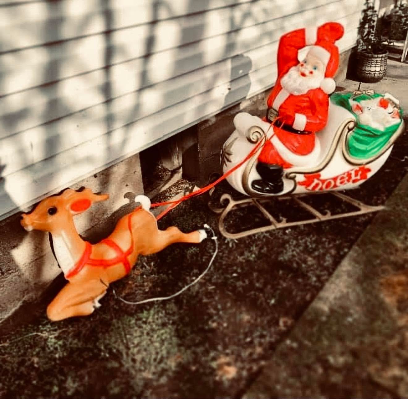 β’What heirloom decor or family traditions mean the most to you?β’
With the holidays coming up, I am feeling nostalgic and thinking it might be time to bring out our 1970s Santa.
He belonged to my late grandparents and I am so thankful he landed here with us.