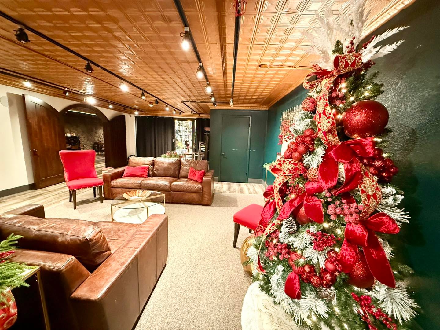 Make This Holiday Season Effortless & Elegant ✨🎄
Skip the stress of hosting at home — no cooking, no cleaning, no setup, no mess! Let Bella Vino Events + Wine Room be your cozy, festive gathering place in Downtown Bellefontaine.
Our beautiful stone wine room and lounge are now fully decorated for the season and ready to welcome:
🍷 Family celebrations
🎉 Work parties + client events
🍽️ Holiday dinners + cocktail gatherings
🥂 Toasts to the New Year
Let us host for you so you can simply arrive, celebrate, and enjoy every moment. 🥰🎁
📍 112 S. Main St. (next to Six Hundred Downtown)
Private entrance to large, free municipal parking 🚗
✨ Full bar + catering options available
📩 Message us to reserve remaining holiday dates!
#BellaVinoEvents #HolidayPartyVenue #DowntownBellefontaine #OhioChristmasCapital #SipCelebrateSavor #BellefontaineEvents #HostHere #WineRoomVibes #HolidaySeason2025 #CelebrateLocal #CheersBellefontaine 🍷✨