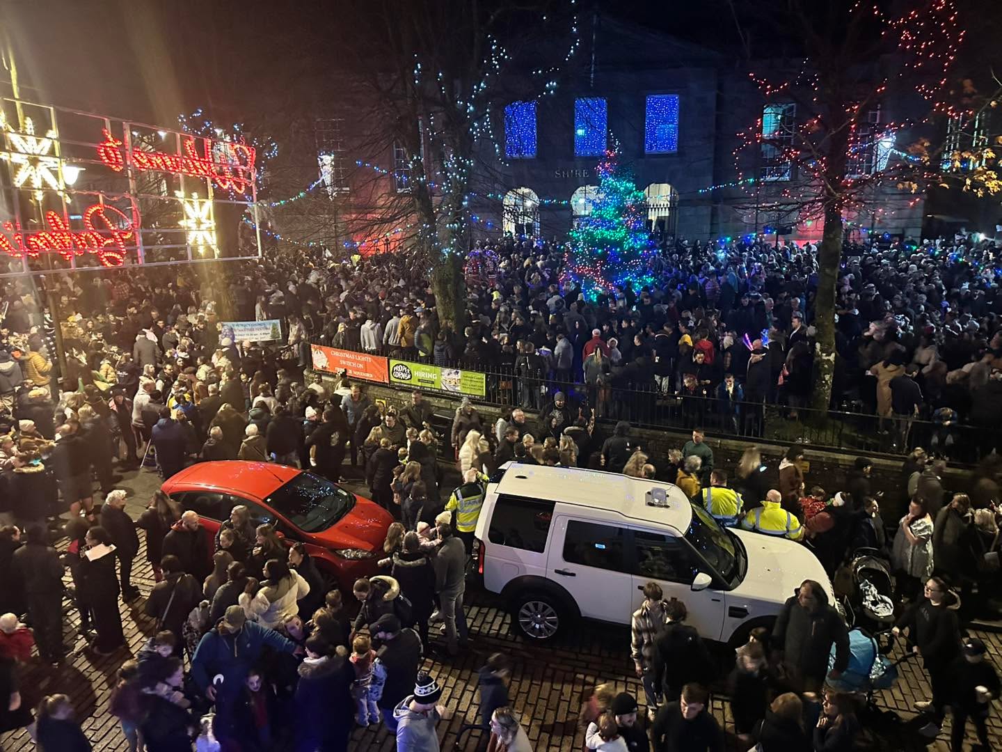 Thank you #bodminchristmaslights and Well done to everyone involved to stage this brilliant annual event. ❄️
#christmaslights #bodmin #cornwall